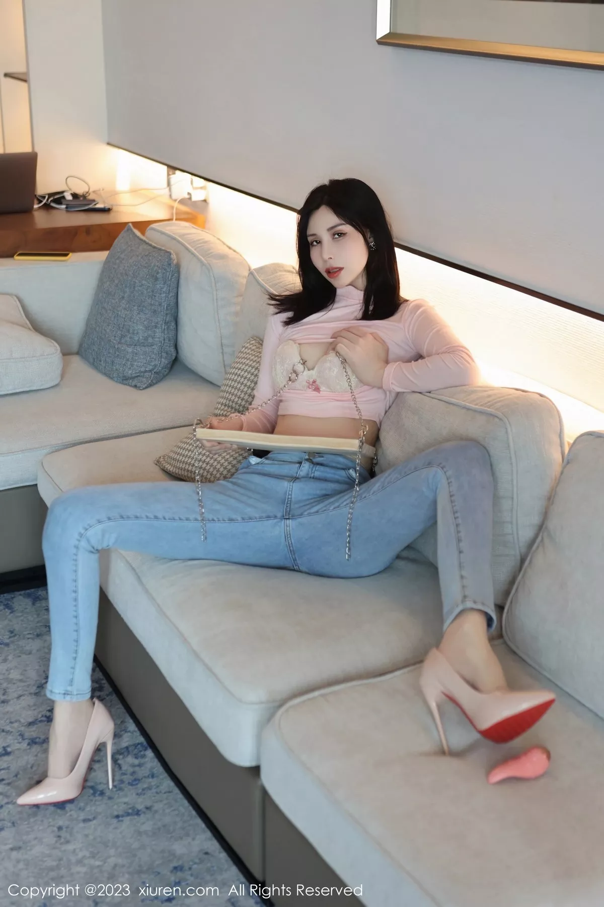 秀人集.com_[XiuRen秀人网]No.6992_模特王曼柔粉色衣配牛仔裤露粉色蕾丝内衣秀曼妙身姿诱惑写真82P