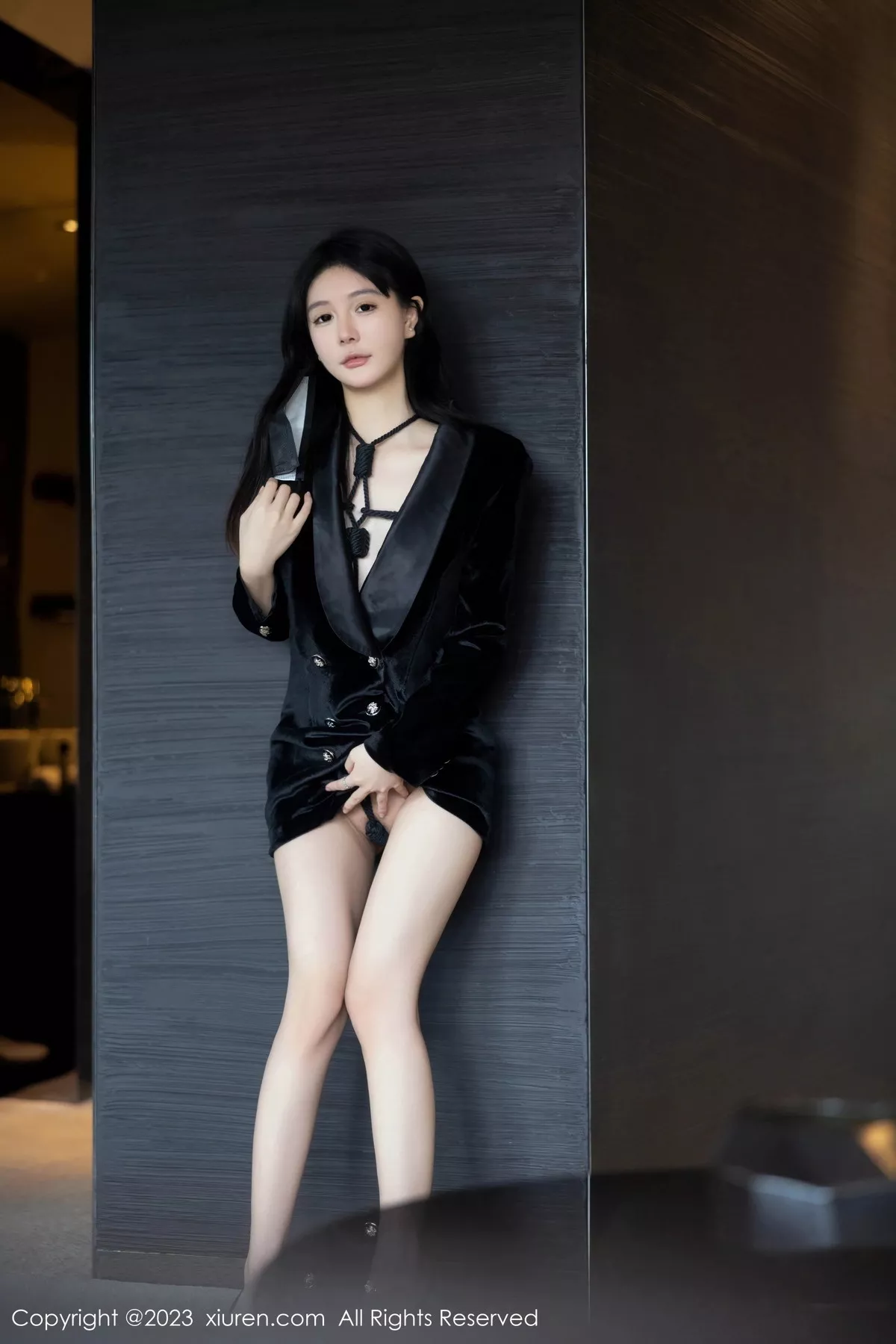 秀人集.com_[XiuRen秀人网]No.7121_模特幼幼脱黑外衣露性感绳式情趣内衣秀火辣身材极致诱惑写真84P