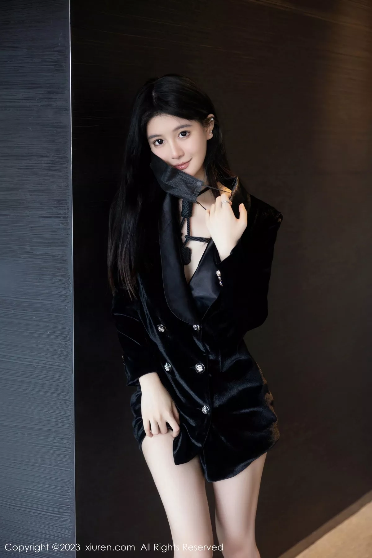 秀人集.com_[XiuRen秀人网]No.7121_模特幼幼脱黑外衣露性感绳式情趣内衣秀火辣身材极致诱惑写真84P