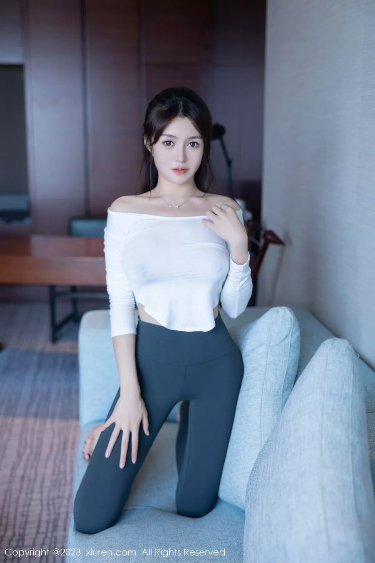 秀人集.com_[XiuRen秀人网]No.7370_模特唐宁宁性感白色上衣配灰色瑜伽裤紧身秀丰腴身姿诱惑写真80P