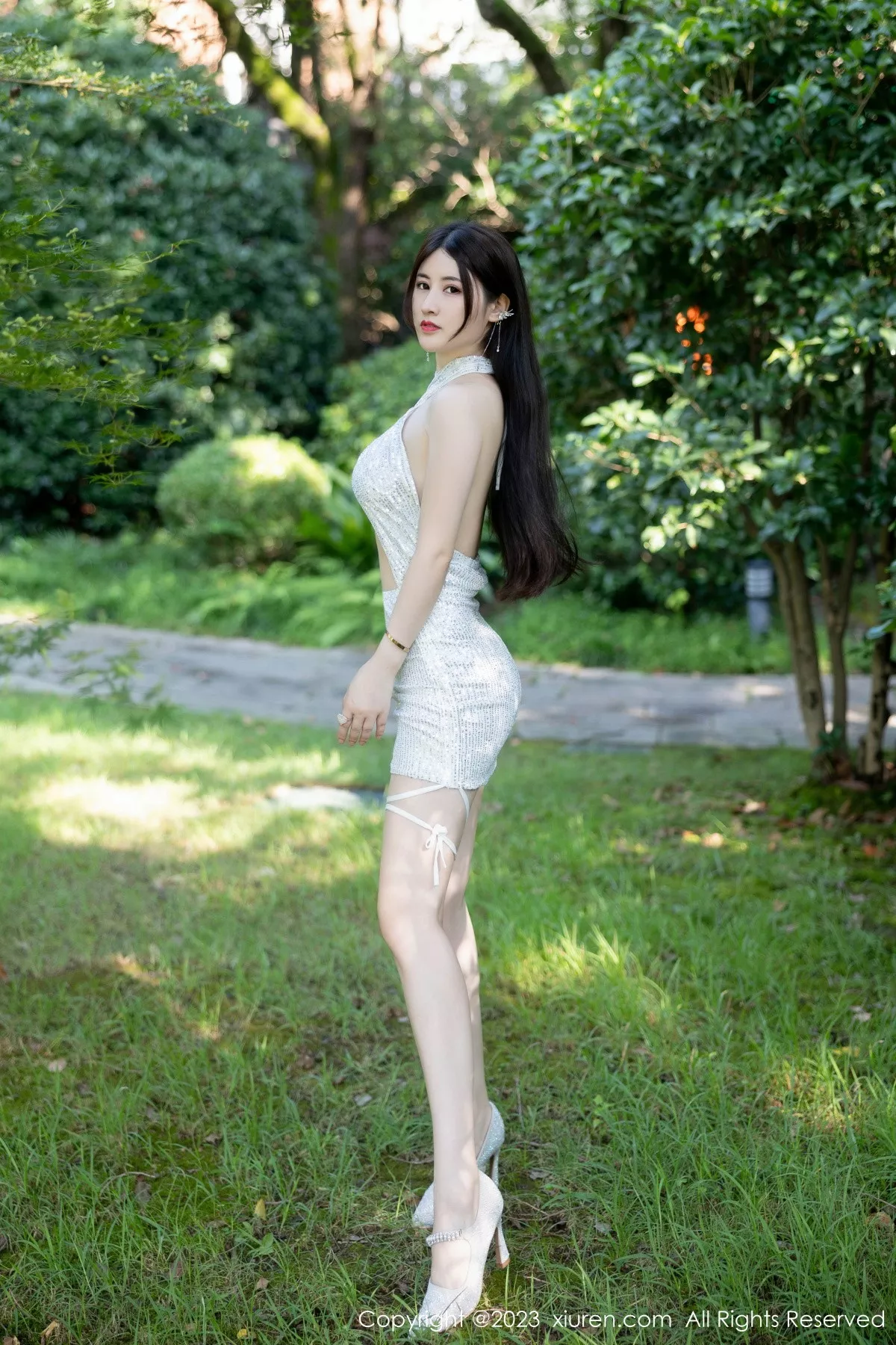 秀人集.com_[XiuRen秀人网]No.7441_模特诗诗kiki性感蓝灰蕾丝内衣配黑丝袜秀丰腴身姿惹火诱惑写真79P