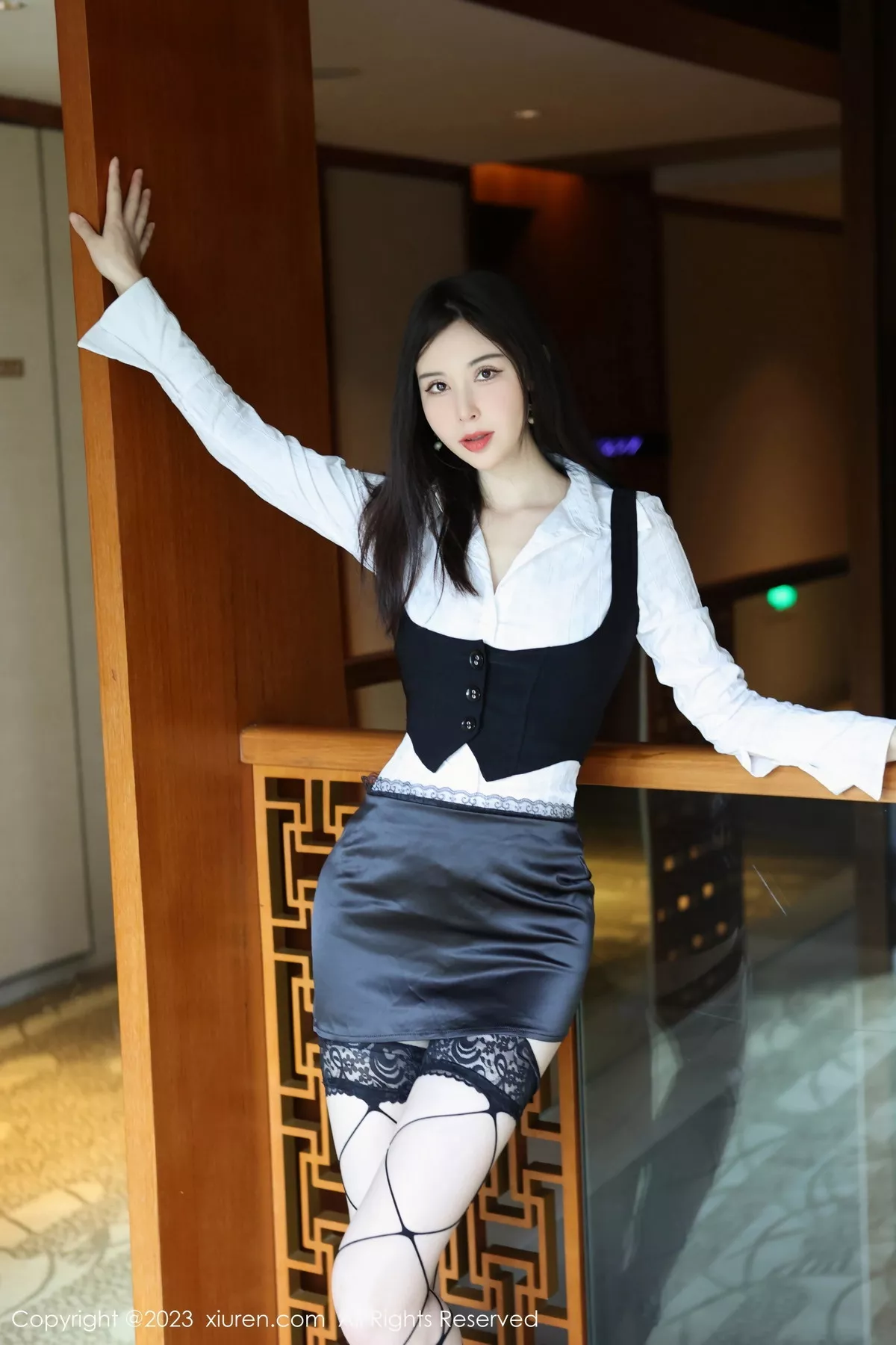 秀人集.com_[XiuRen秀人网]No.7525_模特曼柔户外性感白T配黑色短裙半脱秀豪乳遮点惹火诱惑写真78P