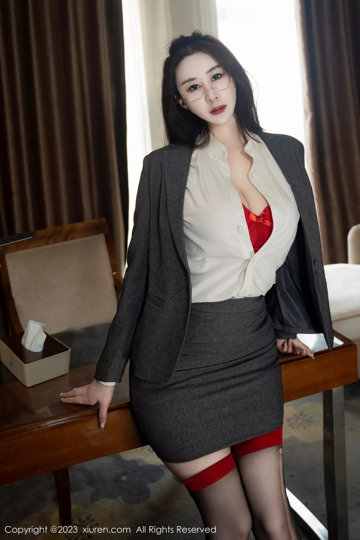 秀人集.com_[XiuRen秀人网]No.7524_模特王俪丁呀办公室场景灰色制服露性感红色内衣惹火诱惑写真66P