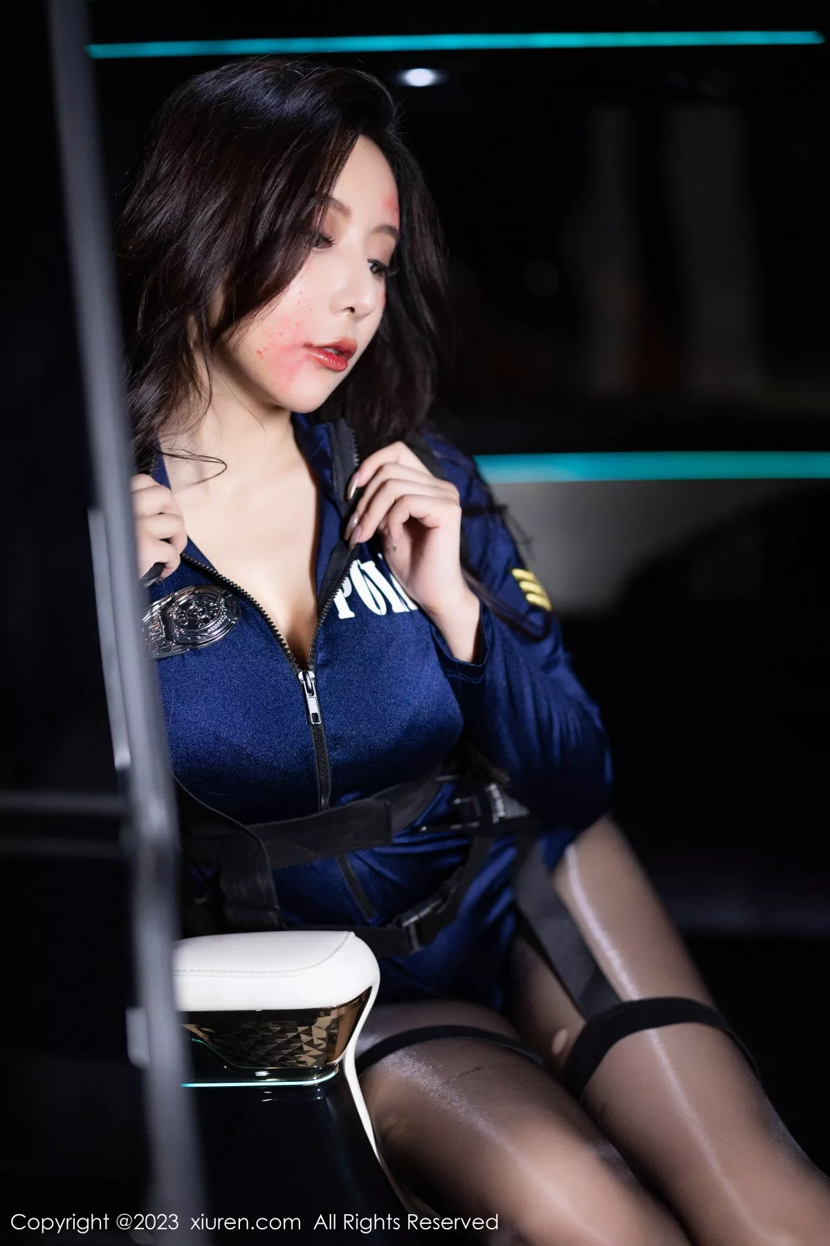 秀人集.com_[XiuRen秀人网]No.7584_女神王馨瑶yanni性感蓝色情趣服配闪亮黑丝秀惹火身材诱惑写真83P