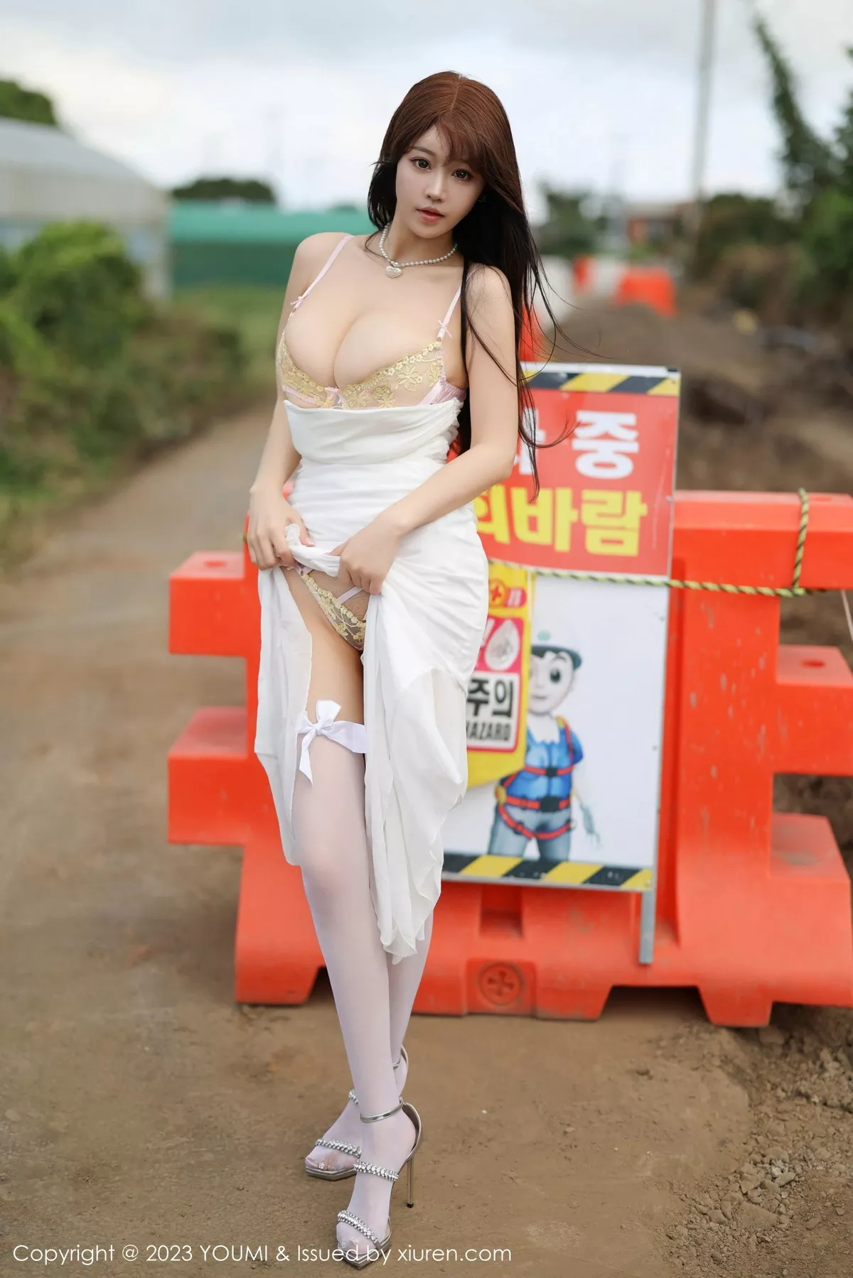 秀人集.com_[YouMi尤蜜荟]Vol.996_女神朱可儿Flora性感礼裙露粉色轻透情趣内衣秀丰满身材诱惑写真68P