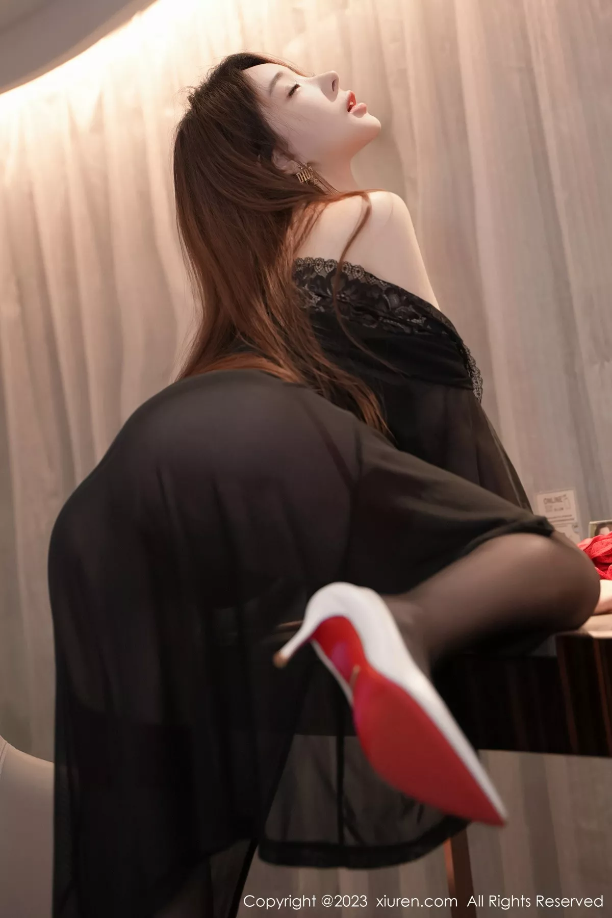 秀人集.com_[XiuRen秀人网]No.7628_模特雨儿baby性感红色吊带睡裙配黑丝吊袜秀丰腴身材诱惑写真59P