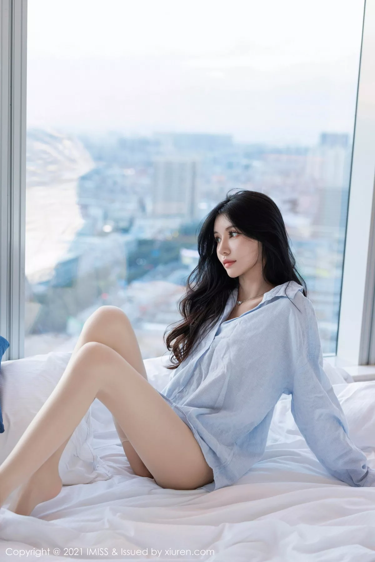 秀人集.com_[IMISS爱蜜社]Vol.759_模特泥鳅鳅床上性感淡蓝T恤露粉色蕾丝内衣秀完美身材诱惑写真35P