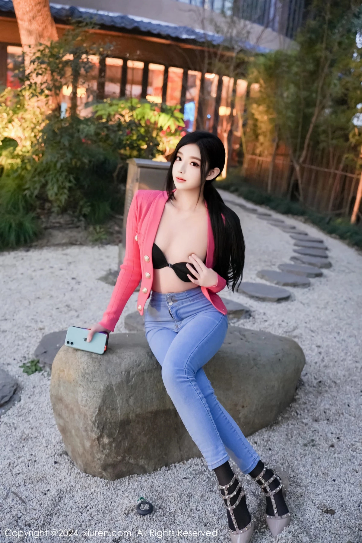 秀人集.com_[XiuRen秀人网]No.8091_新人模特龙雪儿脱牛仔裤露性感黑色内衣配开档黑丝极致魅惑写真69P