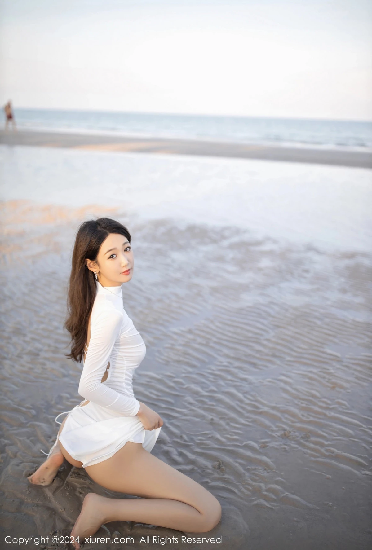 秀人集.com_[XiuRen秀人网]No.8110_模特唐安琪沙滩场景性感白色连衣短裙配白丝吊袜完美诱惑写真79P