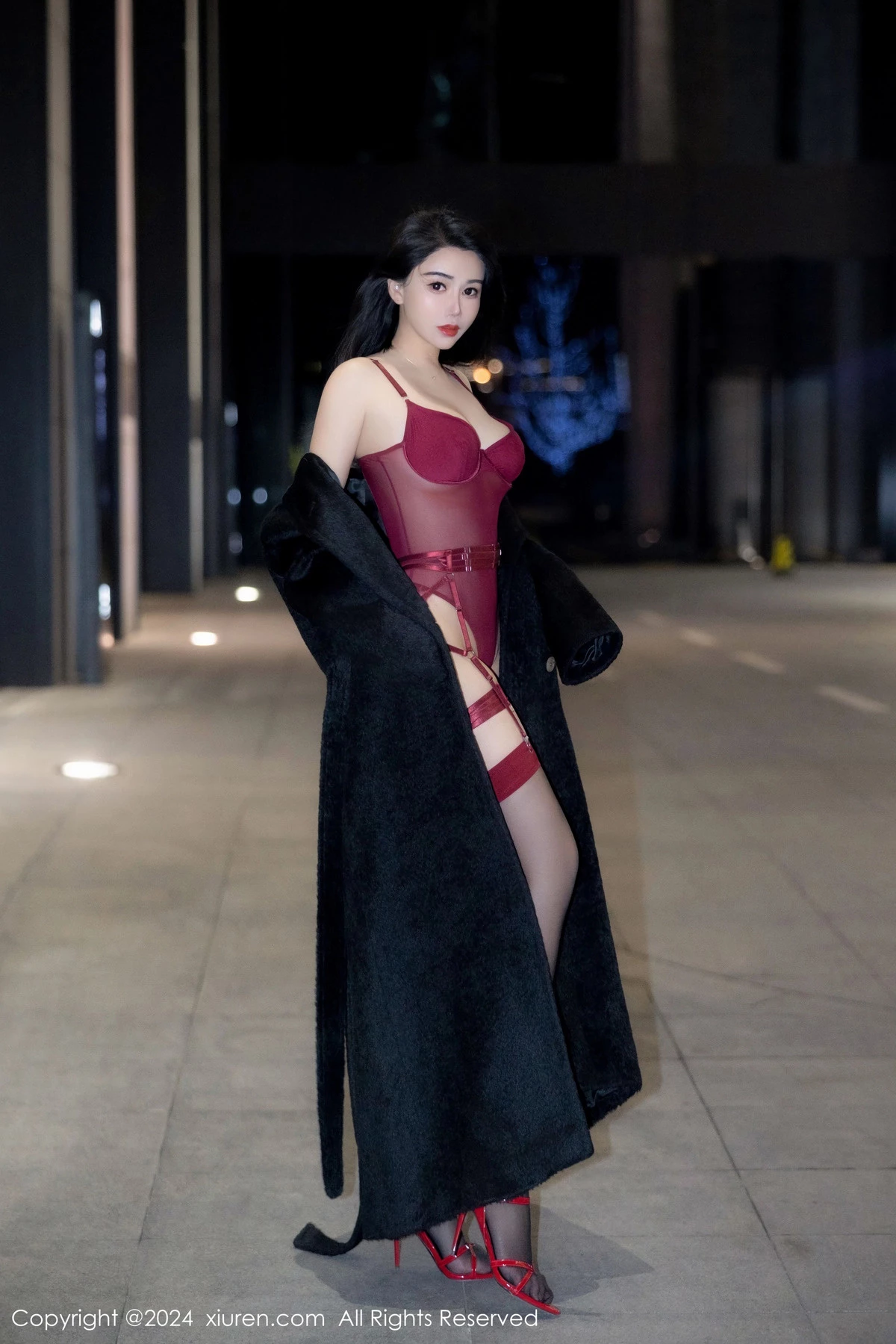 秀人集.com_[XiuRen秀人网]No.8221_模特李若汐黑色外衣露性感红色情趣服饰配黑丝吊袜迷人诱惑写真85P