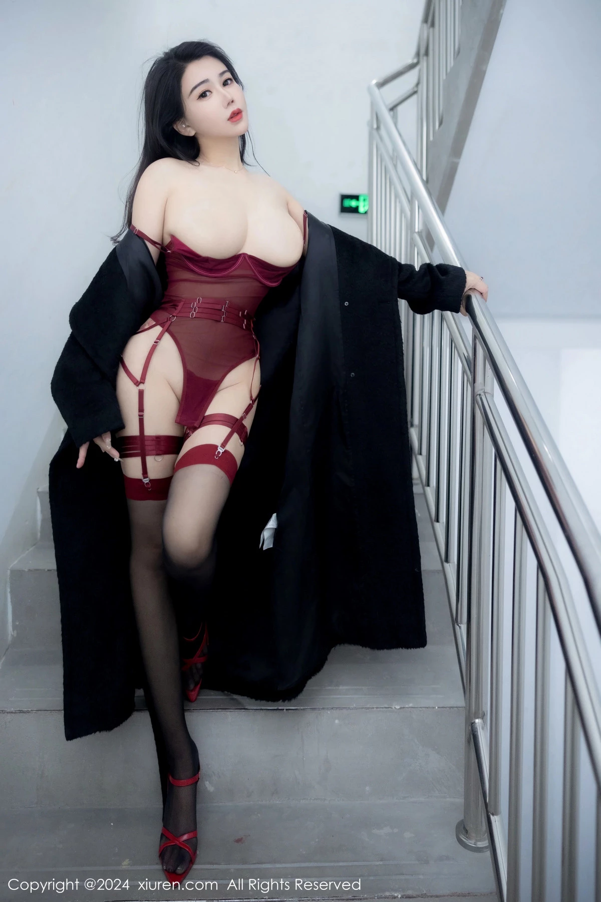 秀人集.com_[XiuRen秀人网]No.8221_模特李若汐黑色外衣露性感红色情趣服饰配黑丝吊袜迷人诱惑写真85P