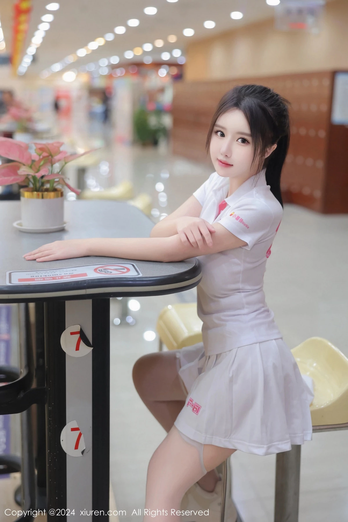 秀人集.com_[XiuRen秀人网]No.8118_模特小薯条nienie球馆场景性感运动短裙套装秀丰腴身材诱惑写真80P