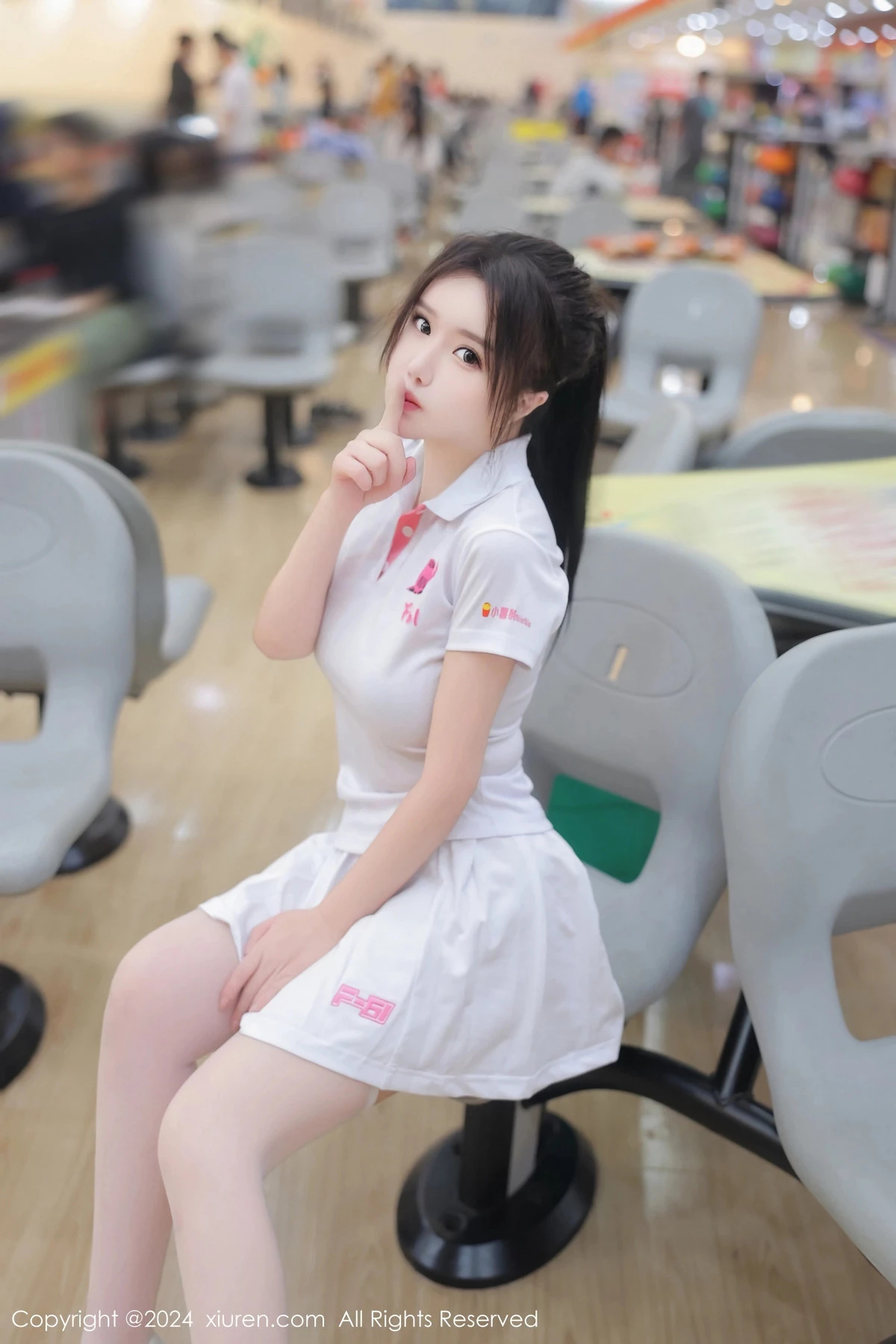 秀人集.com_[XiuRen秀人网]No.8118_模特小薯条nienie球馆场景性感运动短裙套装秀丰腴身材诱惑写真80P