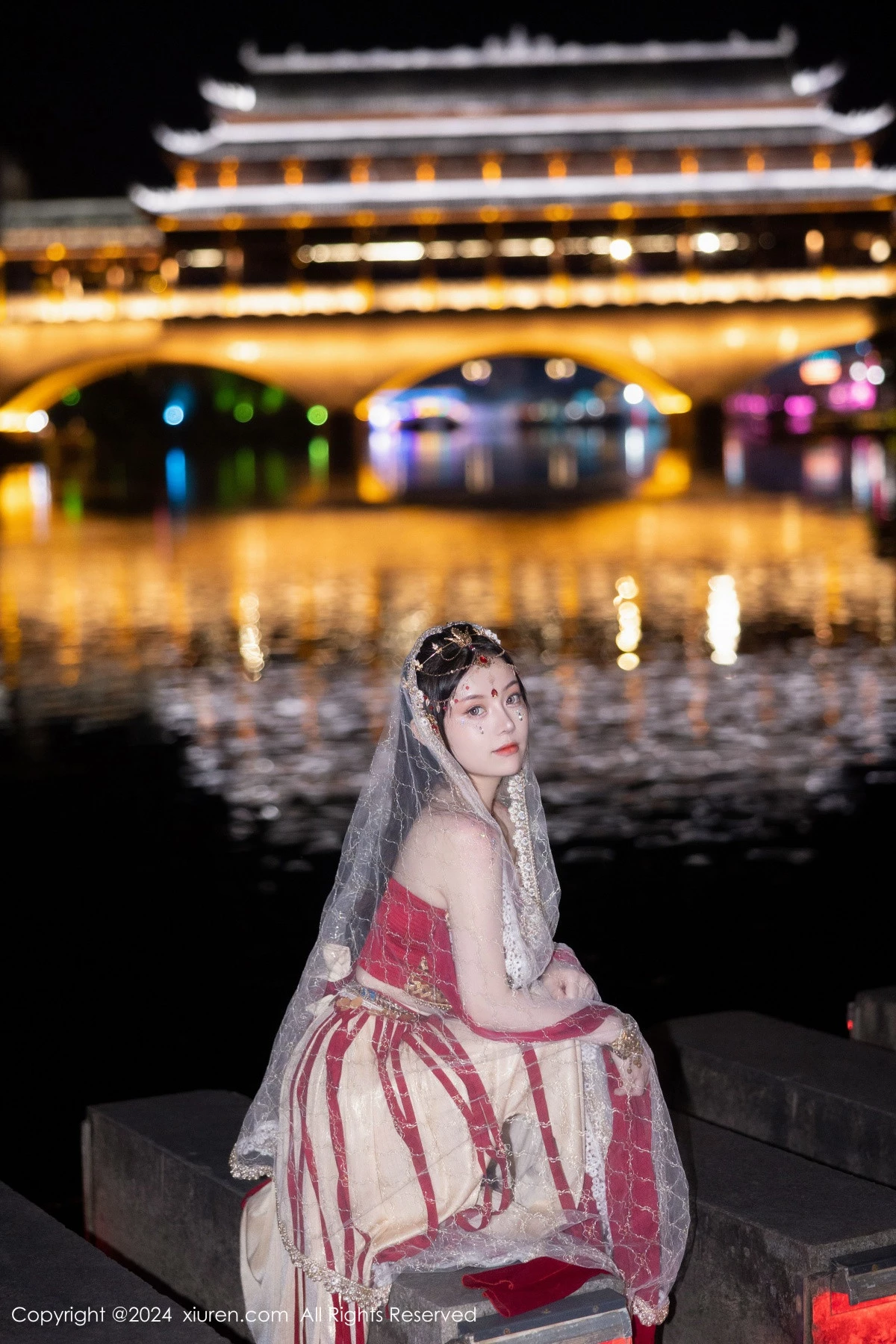 秀人集.com_[XiuRen秀人网]No.8349_模特豆瓣酱性感红色薄纱西域服饰半脱秀丰腴身材撩人诱惑写真82P