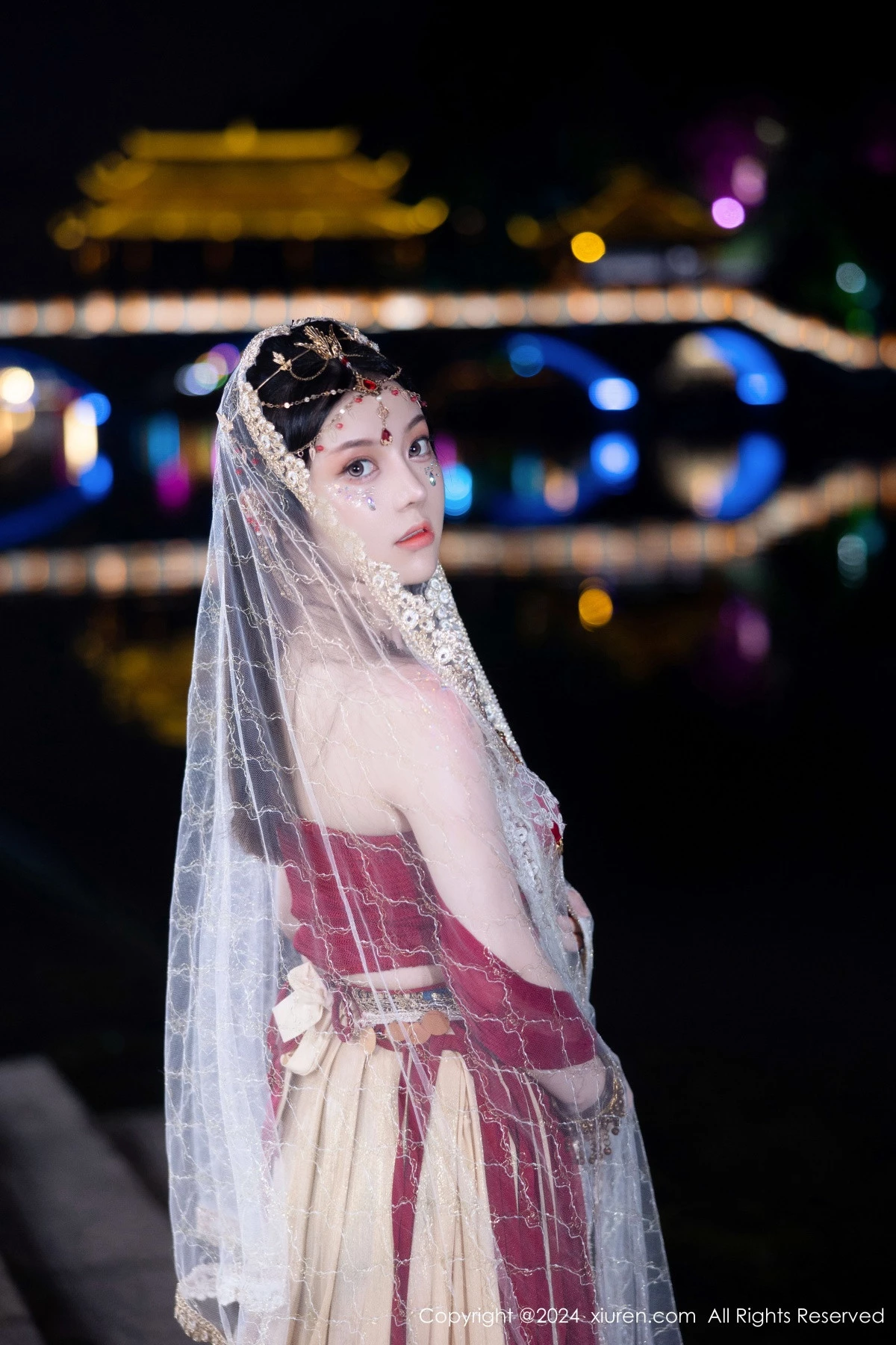 秀人集.com_[XiuRen秀人网]No.8349_模特豆瓣酱性感红色薄纱西域服饰半脱秀丰腴身材撩人诱惑写真82P