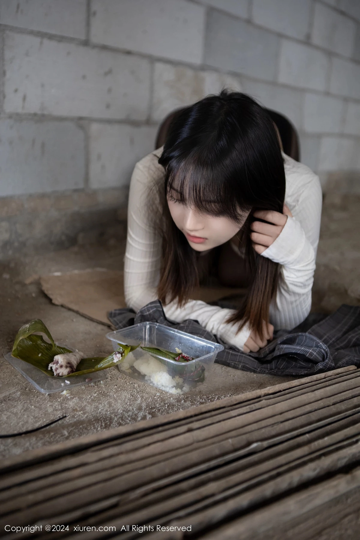 秀人集.com_[XiuRen秀人网]No.8439_模特豆瓣酱捆绑主题性感白色上衣配开档黑丝秀丰满身材诱惑写真85P