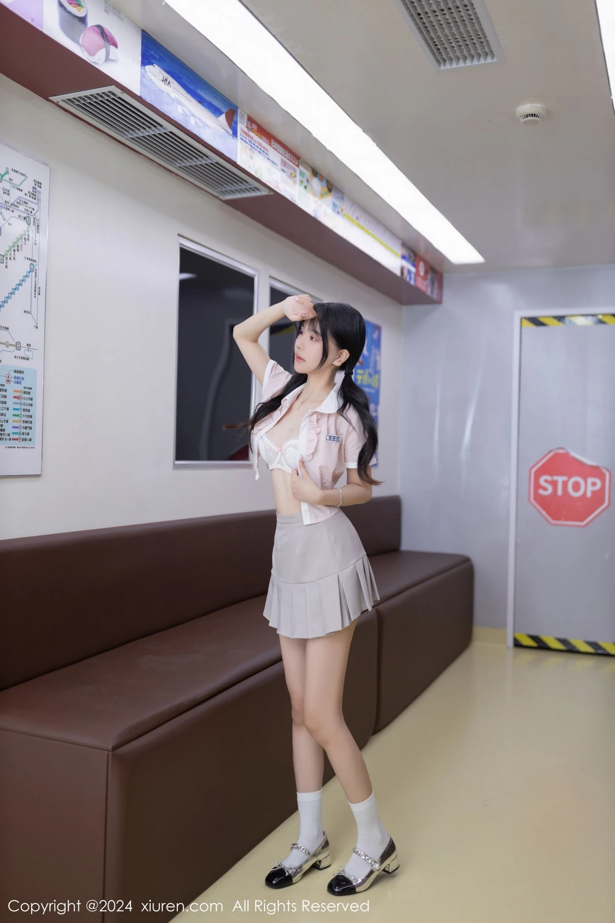 秀人集.com_[XiuRen秀人网]No.8515_模特幼幼地铁场景性感浅色学妹制服半脱秀完美身材迷人诱惑写真80P