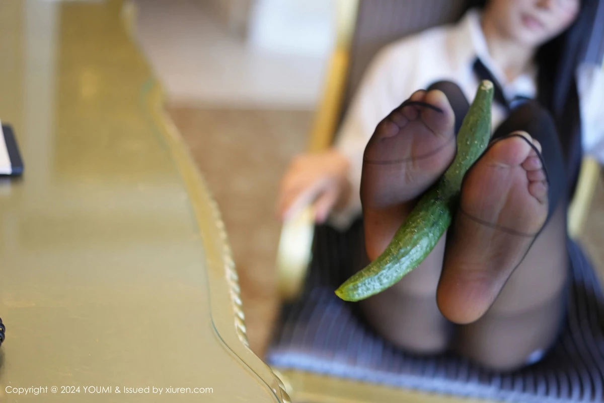 秀人集.com_[YouMi尤蜜荟]Vol.1063_模特赵可欣baby性感白T配黑短裙露超薄黑丝秀曼妙身姿诱惑写真73P