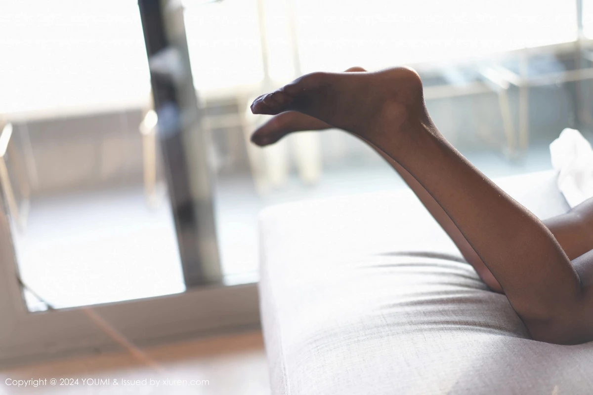 秀人集.com_[YouMi尤蜜荟]Vol.1066_模特菲儿beauty性感白色OL服饰配黑丝吊袜秀完美身材诱惑写真71P