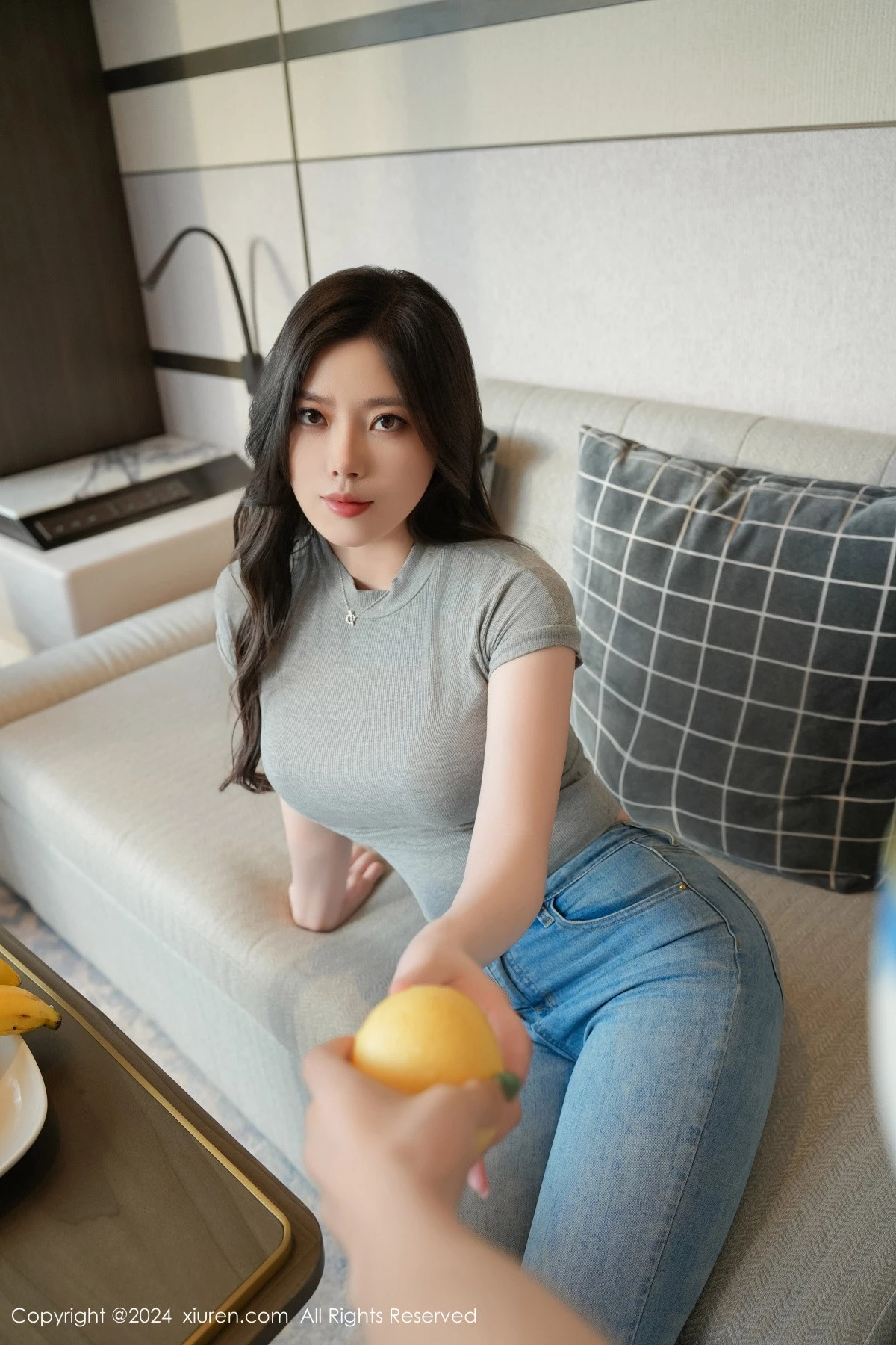 秀人集.com_[XiuRen秀人网]No.8711_模特白茹雪灰上衣露性感红色内衣配超薄灰丝秀丰腴身材诱惑写真85P