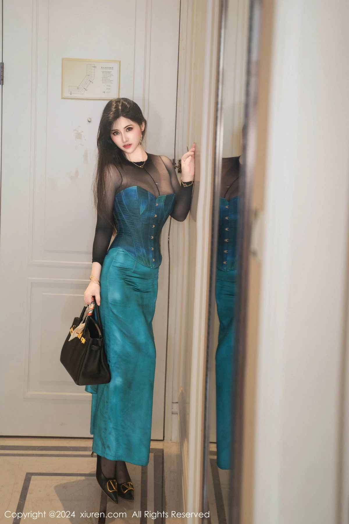 秀人集.com_[XiuRen秀人网]No.9039_模特诗诗kiki性感翠绿色短裙露黑色轻透上衣配黑丝吊袜魅惑写真134P