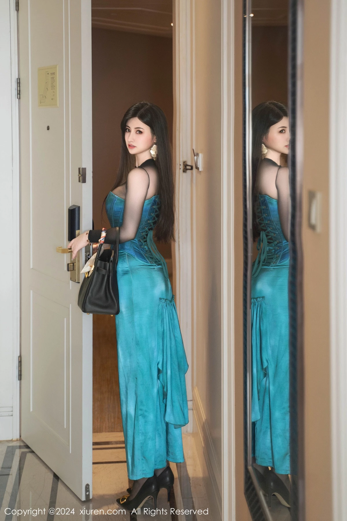 秀人集.com_[XiuRen秀人网]No.9039_模特诗诗kiki性感翠绿色短裙露黑色轻透上衣配黑丝吊袜魅惑写真134P