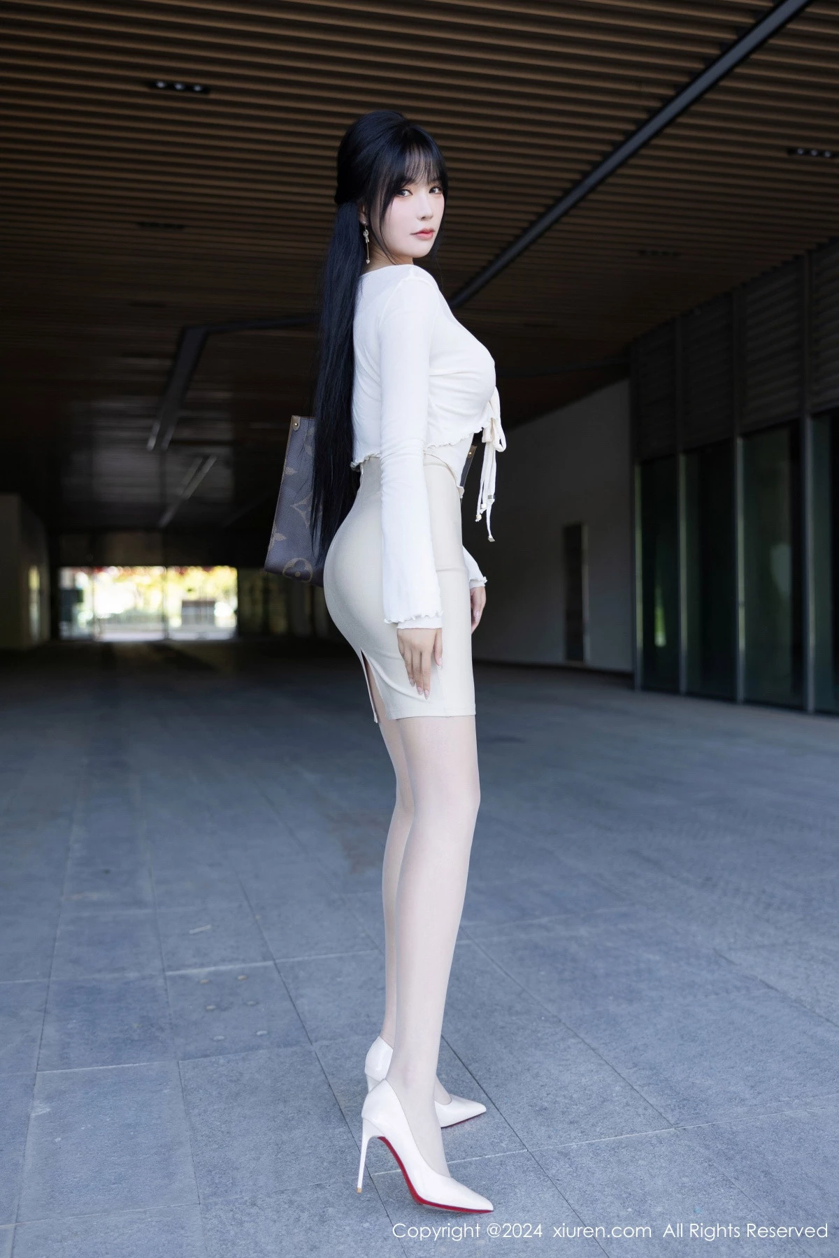 秀人集.com_[XiuRen秀人网]No.9320_模特娜比性感白色连衣短裙配超薄白丝秀凹凸身材完美诱惑写真82P