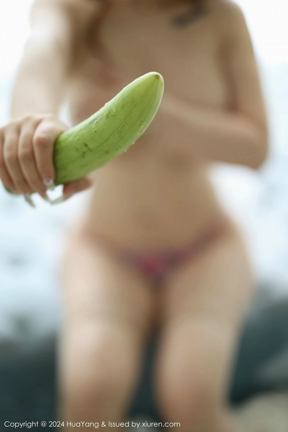 秀人集.com_[YouMi尤蜜荟]Vol.1105_模特小海臀Rena性感缕空吊带长裙配肉丝袜秀丰满身材诱惑写真50P