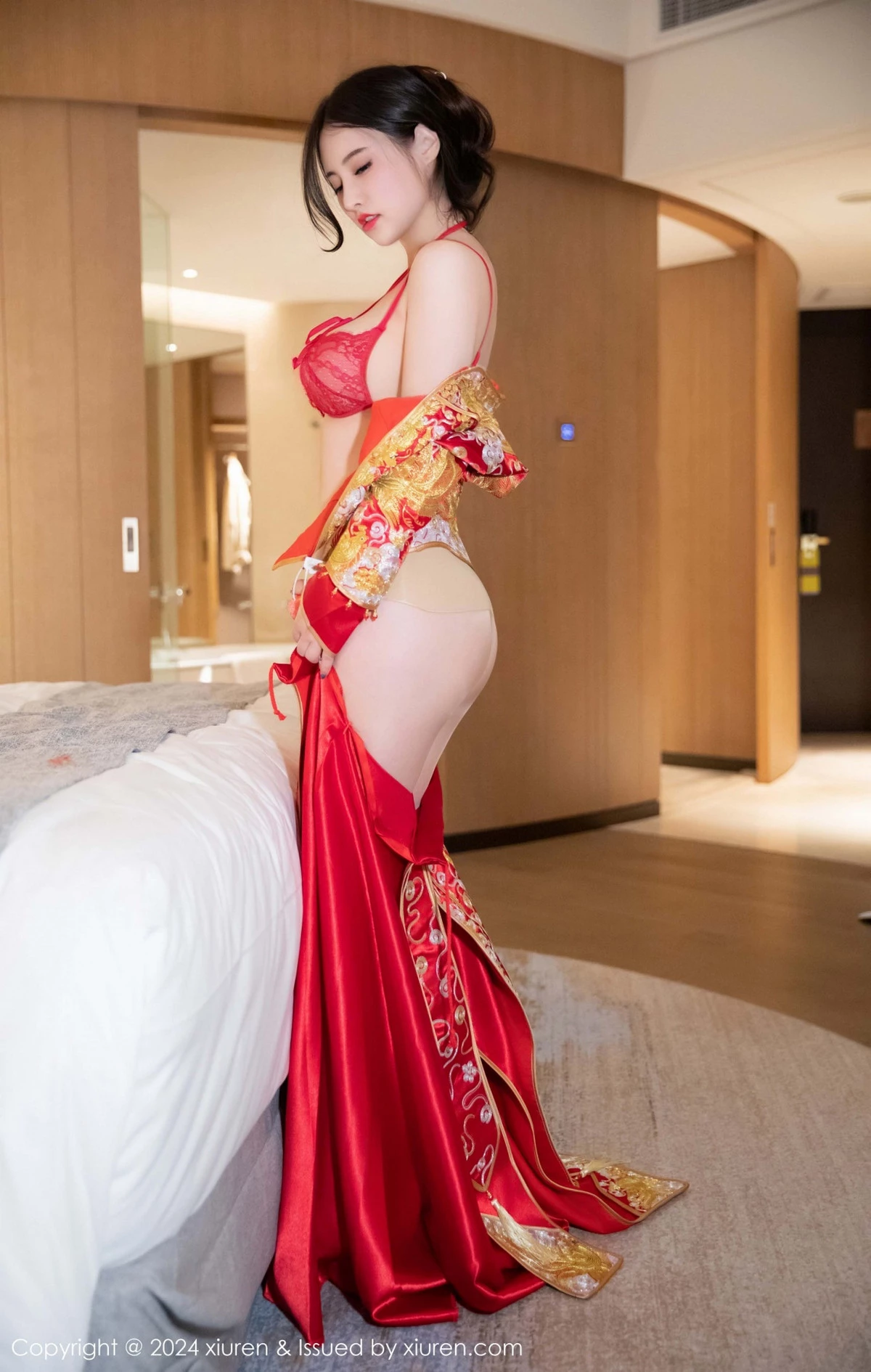 秀人集.com_[XiuRen秀人网]No.9494_模特诗诗kiki性感红色新娘服饰露红色内衣秀惹火身材诱惑写真83P