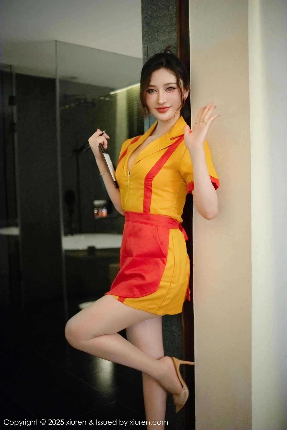 秀人集.com_[XiuRen秀人网]No.9695_模特蕾蕾醒了没性感黄色厨娘服饰露深色内衣秀丰腴身材诱惑写真42P