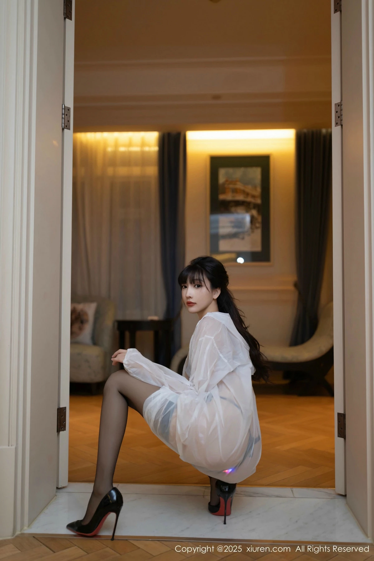 秀人集.com_[XiuRen秀人网]No.9700_模特陆萱萱白色雨衣露性感黑色内衣配黑丝袜秀曼妙身姿诱惑写真80P