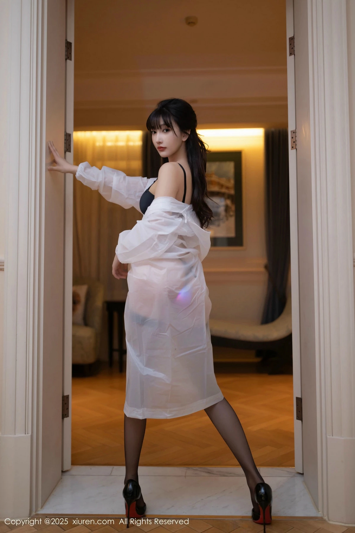 秀人集.com_[XiuRen秀人网]No.9700_模特陆萱萱白色雨衣露性感黑色内衣配黑丝袜秀曼妙身姿诱惑写真80P