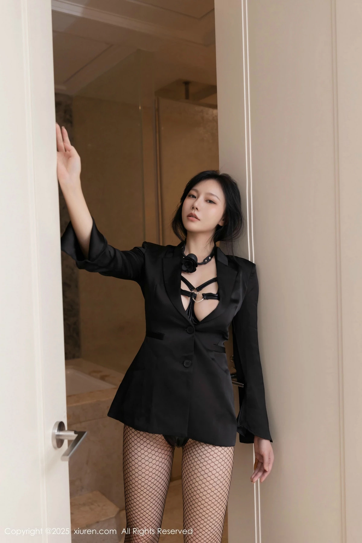 秀人集.com_[XiuRen秀人网]No.9870_模特安然anran性感黑色情趣服饰配黑丝网袜秀曼妙身姿诱惑写真82P