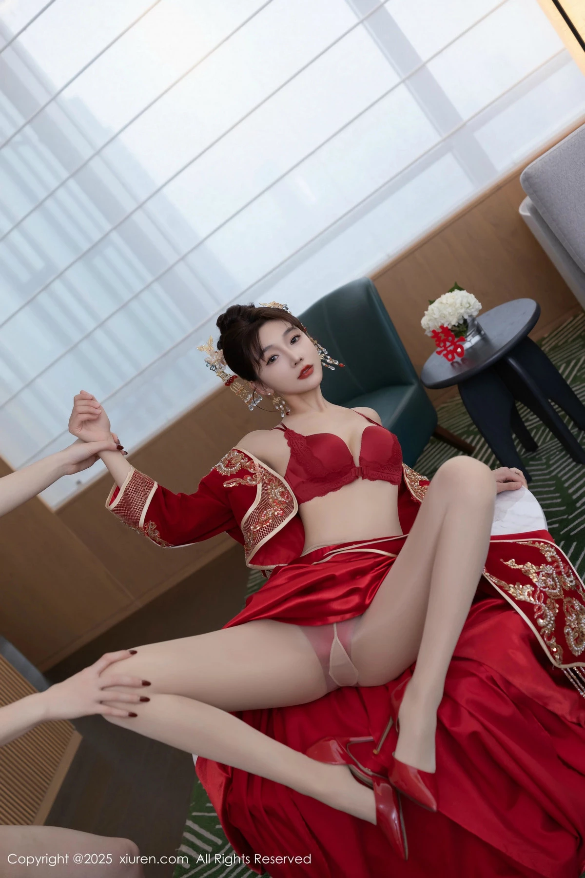 秀人集.com_[XiuRen秀人网]No.9770_模特陆萱萱性感新娘装露红色内衣配超薄肉丝秀柔美身材诱惑写真82P