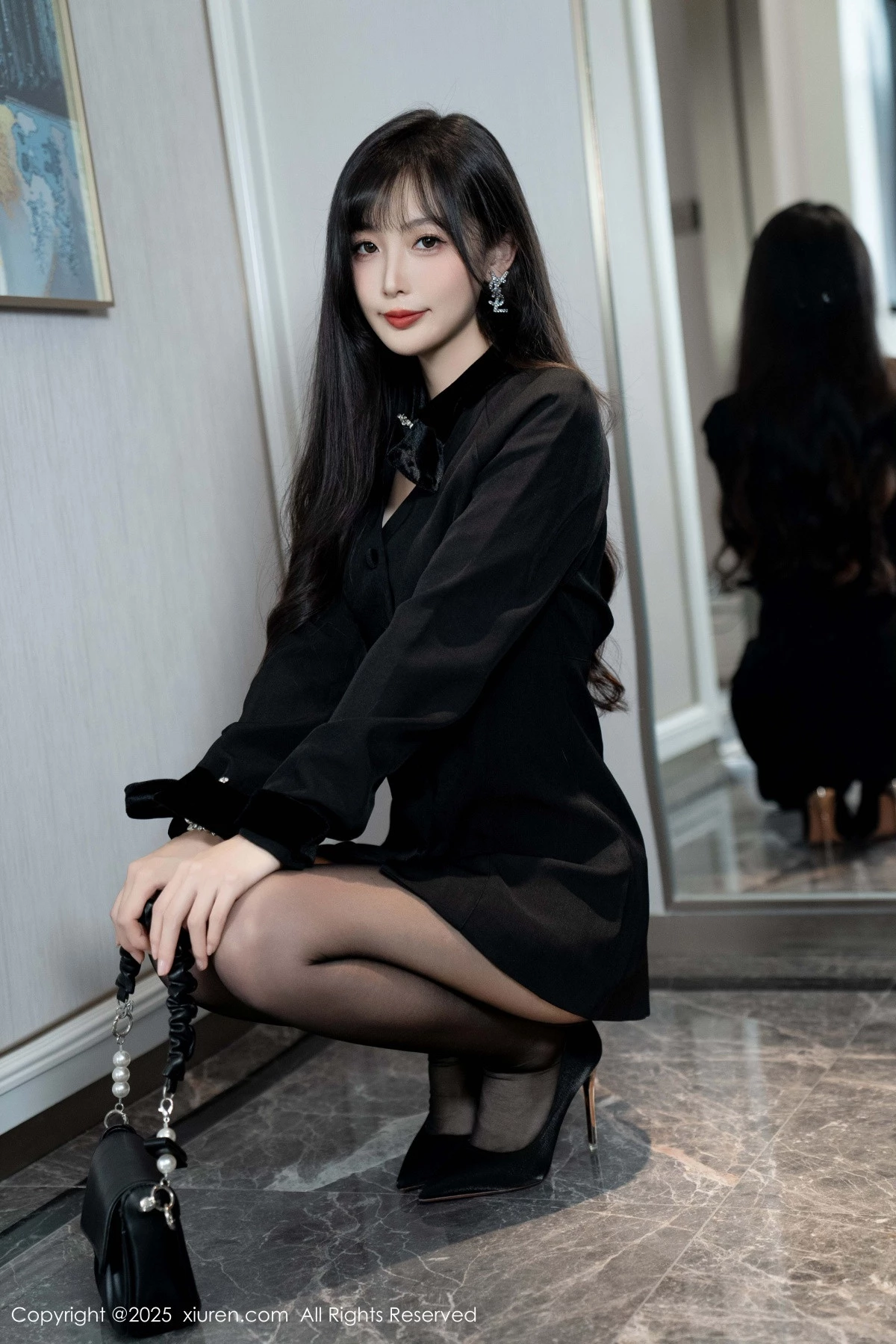 秀人集.com_[XiuRen秀人网]No.9918_模特樱桃小阑子黑色外套露性感内衣配开档黑丝秀曼妙身姿诱惑写真99P