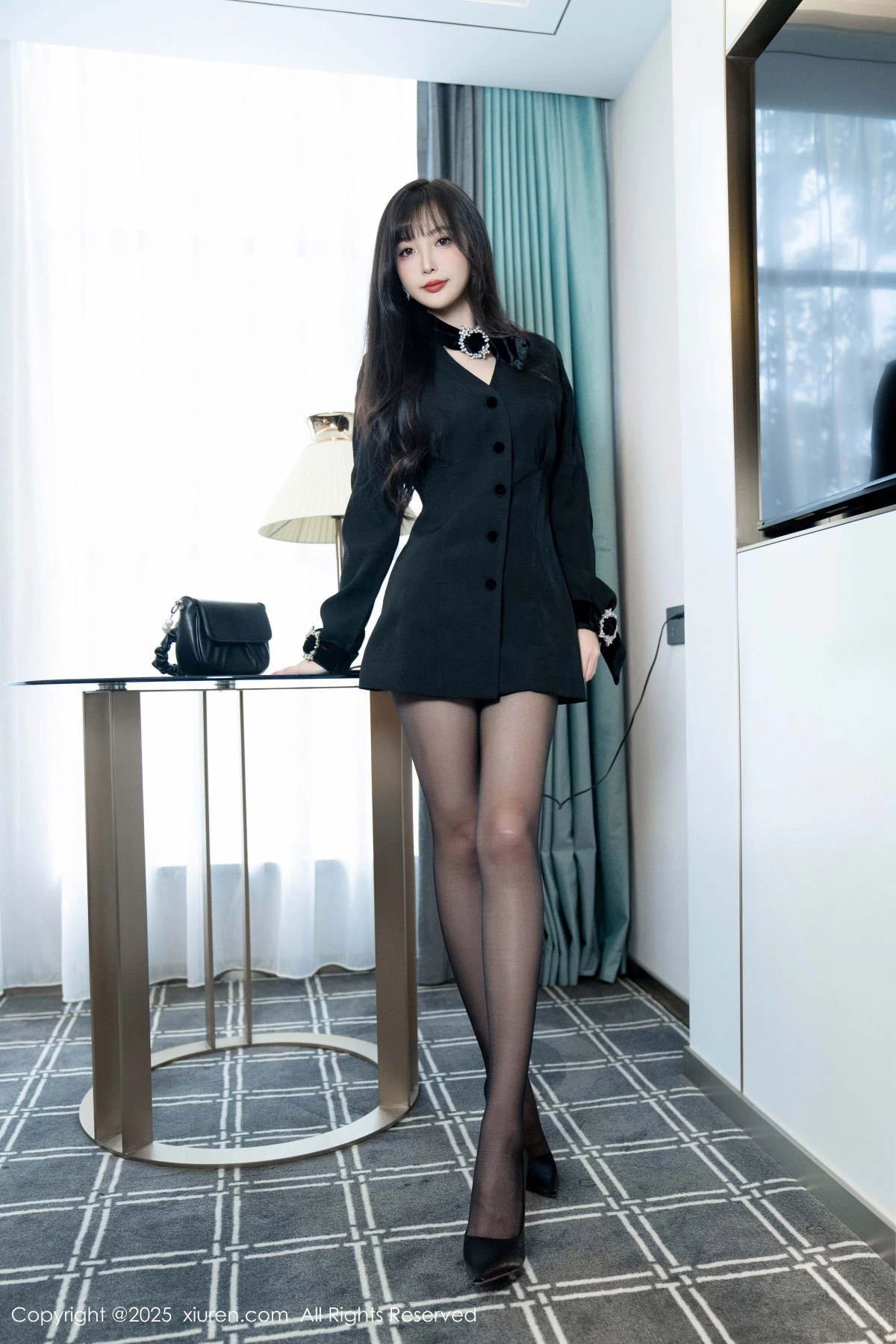 秀人集.com_[XiuRen秀人网]No.9918_模特樱桃小阑子黑色外套露性感内衣配开档黑丝秀曼妙身姿诱惑写真99P