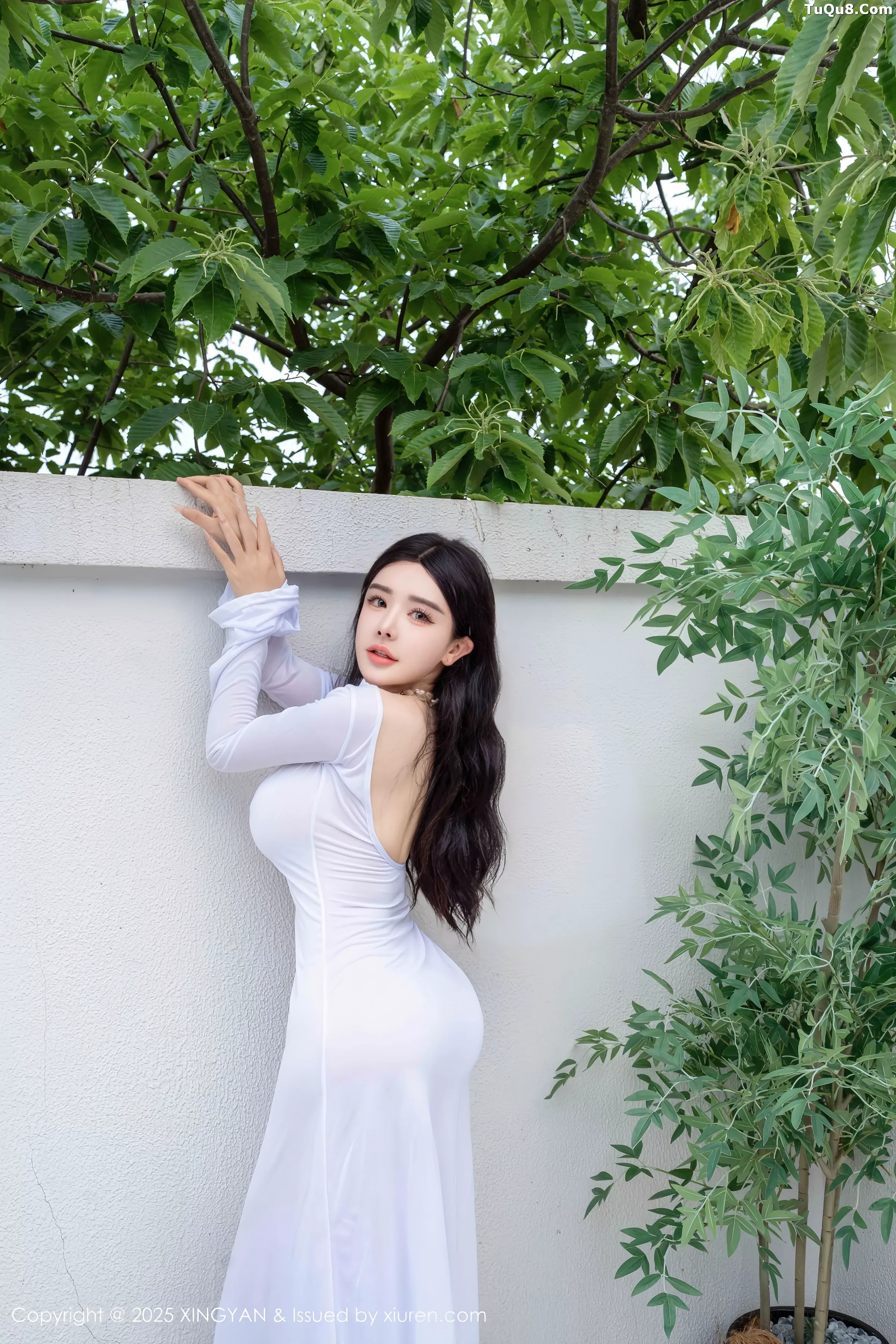 秀人集.com_[XINGYAN星颜社]VOL.355_模特潘思沁沙滩椅上性感浅色连衣裙秀巨乳肥臀撩人诱惑写真79P