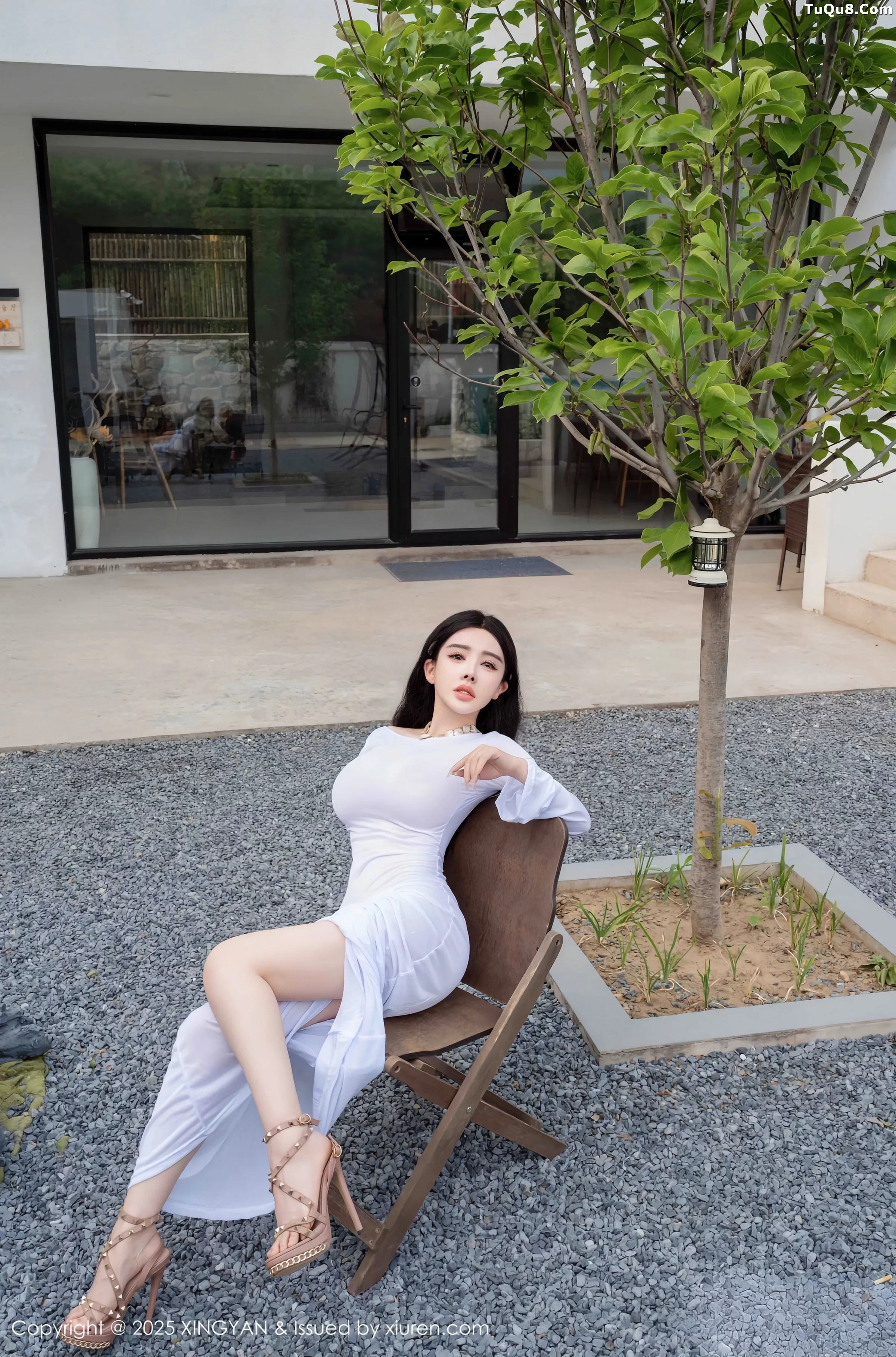 秀人集.com_[XINGYAN星颜社]VOL.355_模特潘思沁沙滩椅上性感浅色连衣裙秀巨乳肥臀撩人诱惑写真79P