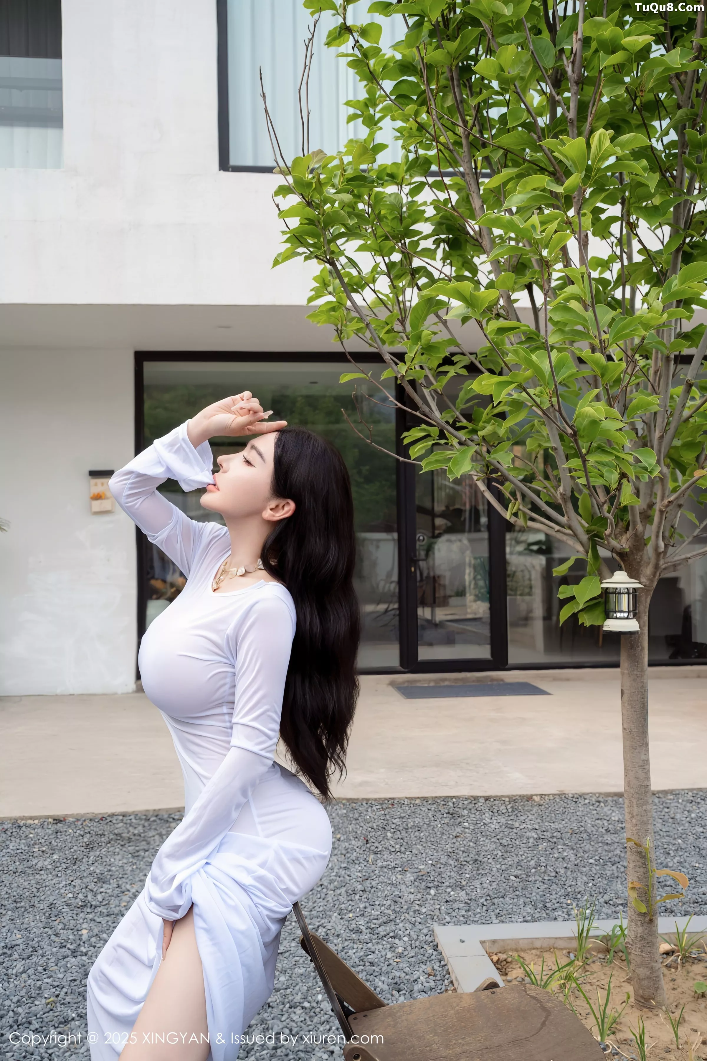 秀人集.com_[XINGYAN星颜社]VOL.355_模特潘思沁沙滩椅上性感浅色连衣裙秀巨乳肥臀撩人诱惑写真79P