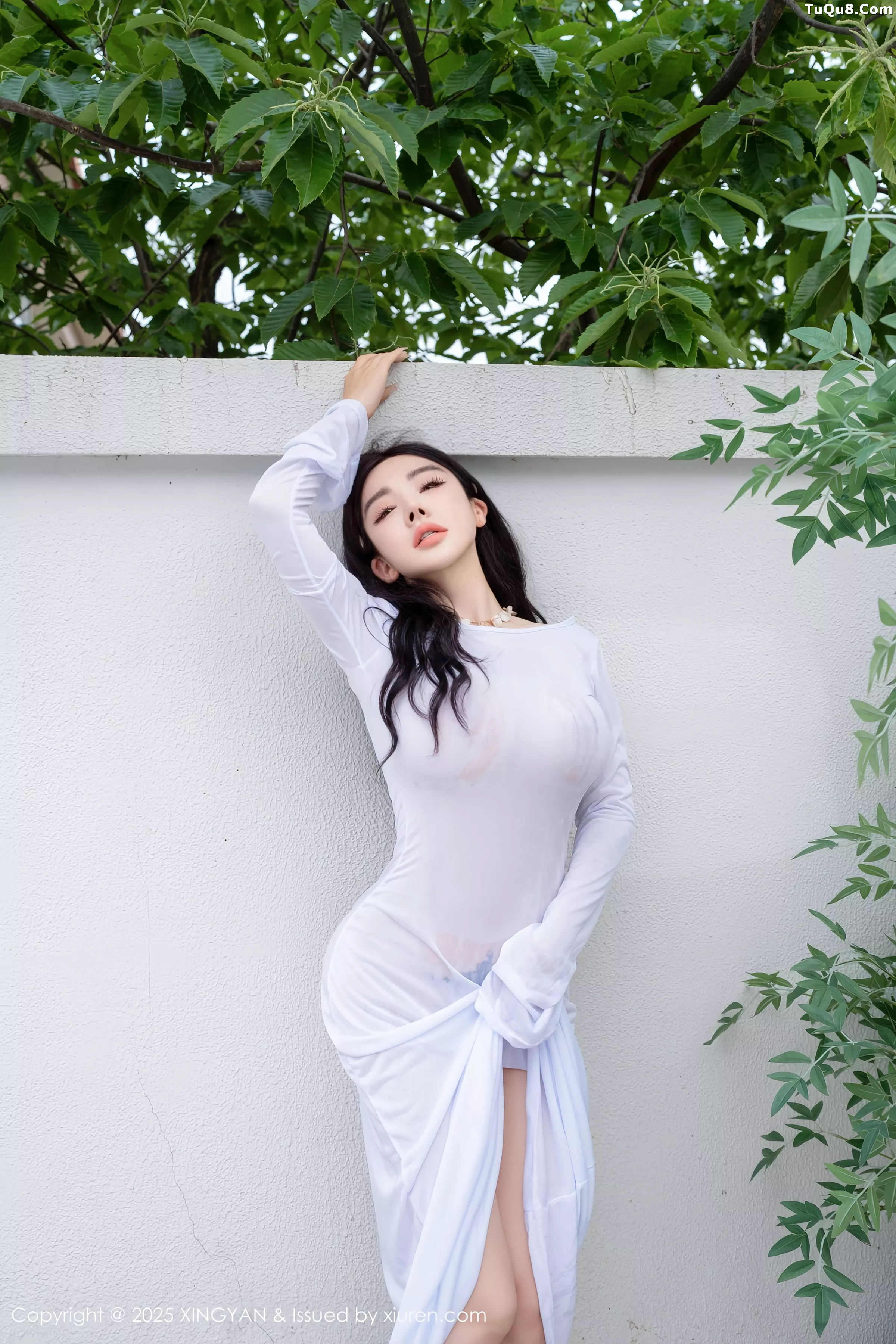 秀人集.com_[XINGYAN星颜社]VOL.355_模特潘思沁沙滩椅上性感浅色连衣裙秀巨乳肥臀撩人诱惑写真79P