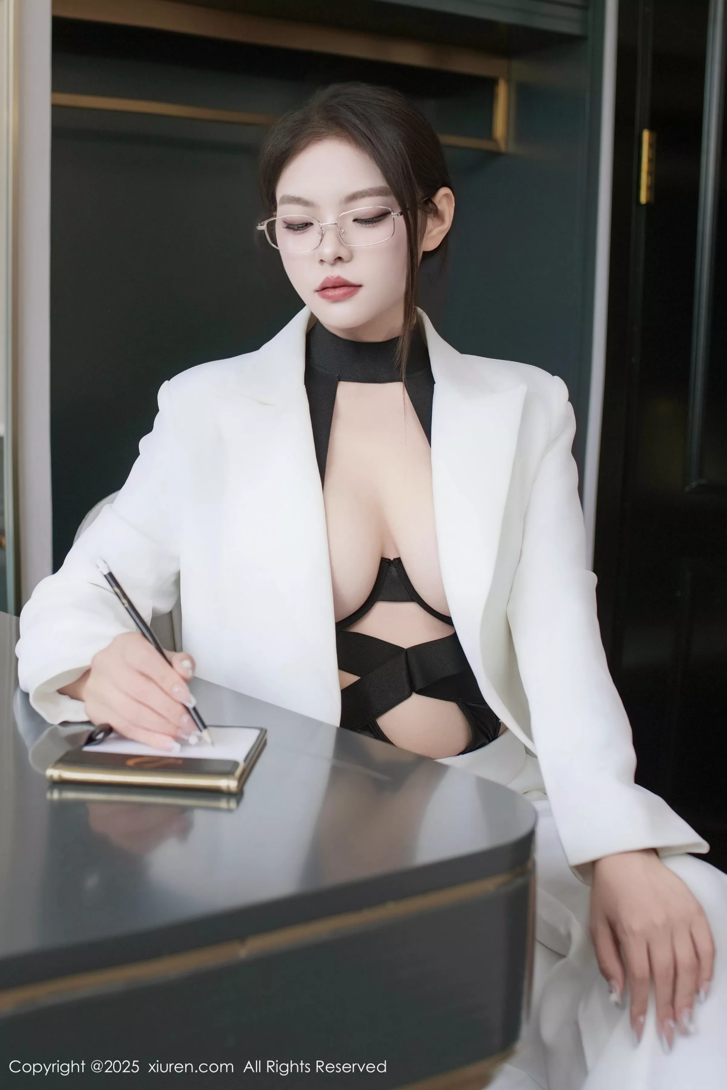 秀人集.com_[XiuRen秀人网]No.10464_新人模特冬安白色西服露黑色情趣内衣配黑丝袜秀丰满身材诱惑写真94P