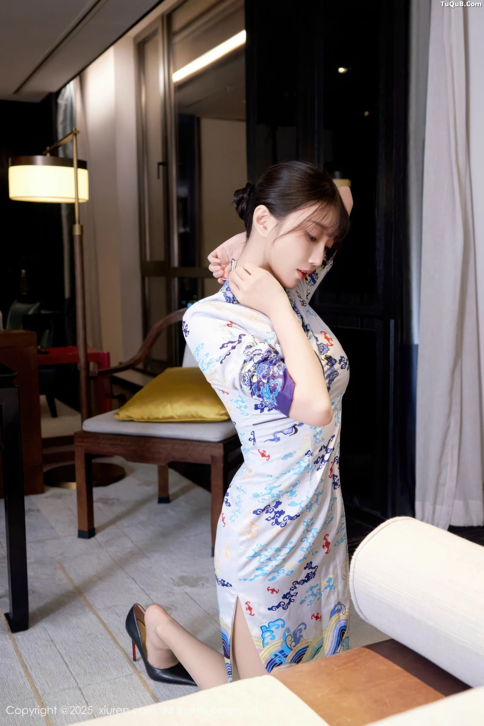 秀人集.com_[XiuRen秀人网]No.10741_模特玥儿玥er性感空姐制服旗袍配超薄肉色秀完美身材诱惑写真75P