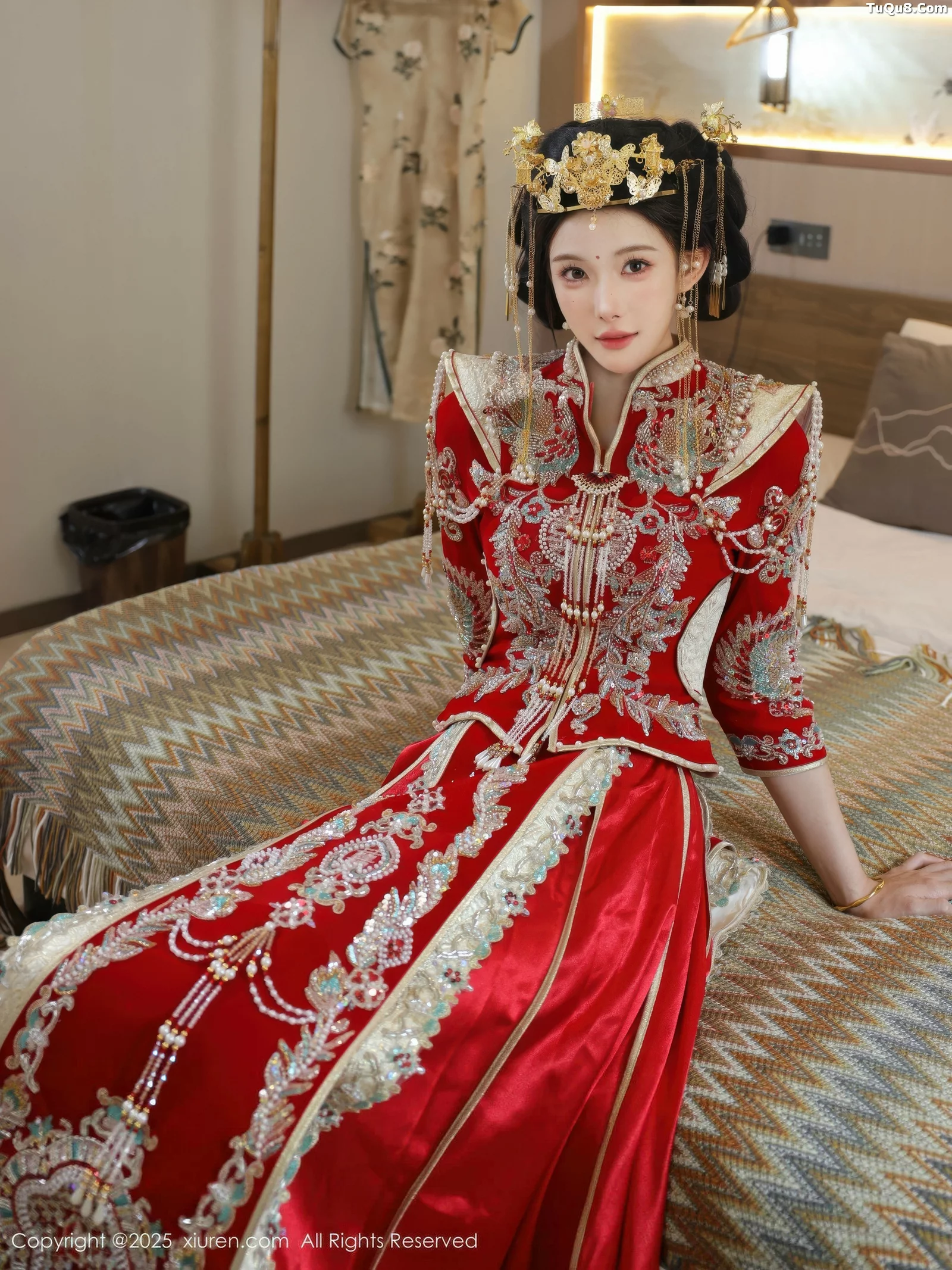 秀人集.com_[XiuRen秀人网]No.10742_模特梨霜儿性感红色新娘服饰配肉色丝袜秀丰腴身材迷人诱惑写真84P