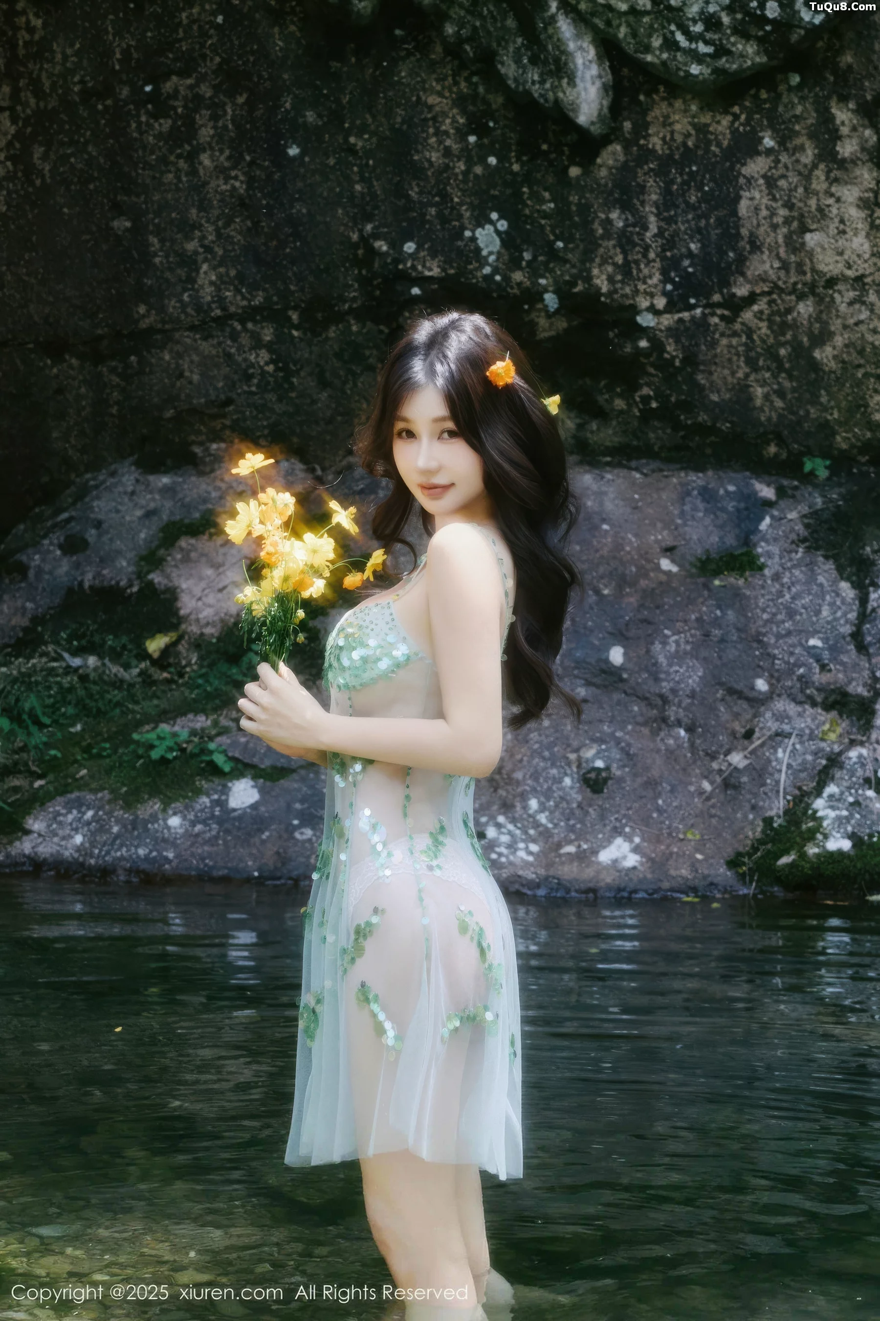 秀人集.com_[XiuRen秀人网]No.10756_模特尹甜甜户外小溪性感薄纱亮片裙湿身秀丰腴身材惹火诱惑写真60P