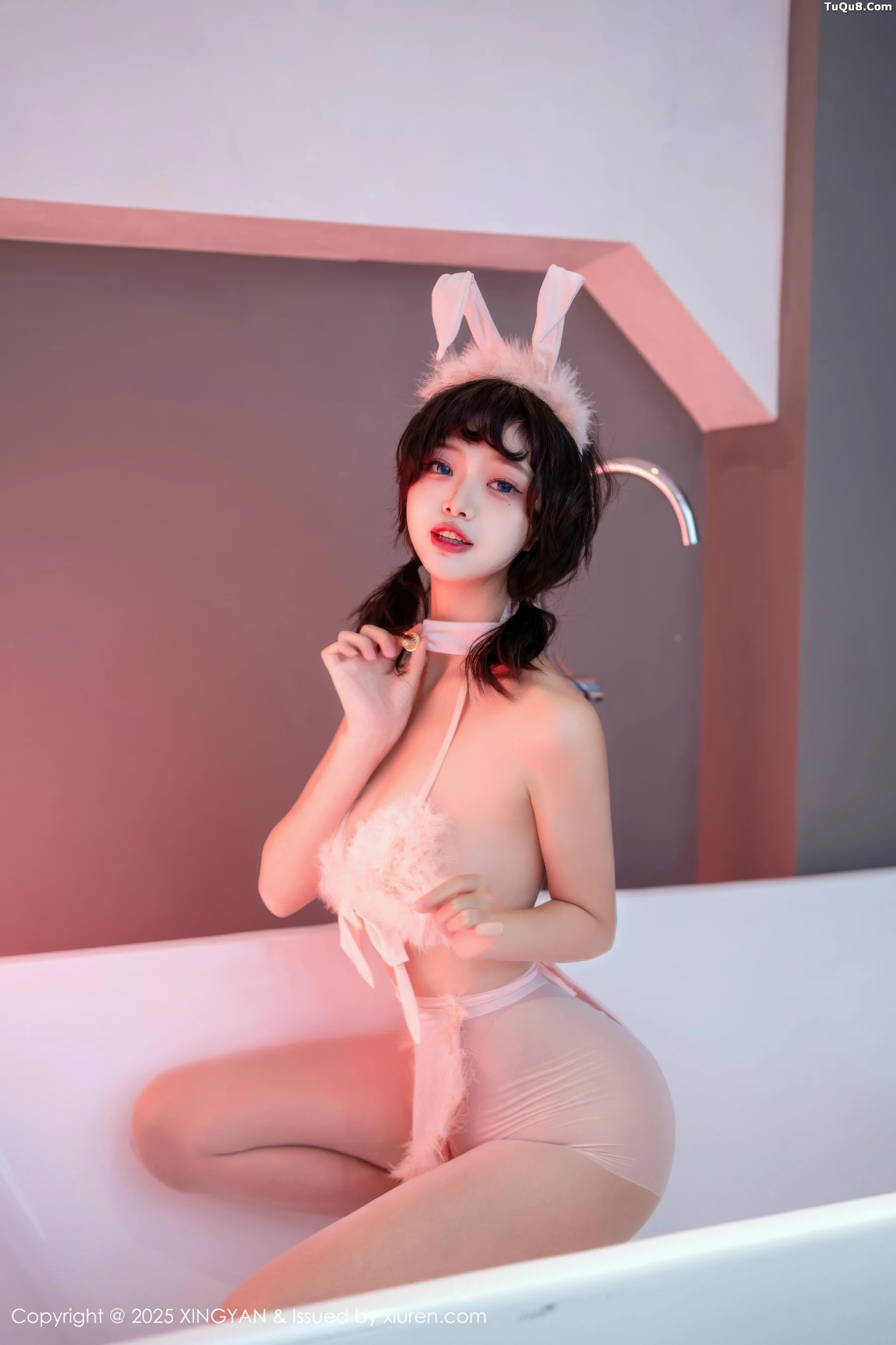 秀人集.com_[XINGYAN星颜社]VOL.397_新人模特白虎巧巧性感粉色情趣内衣配白丝袜秀完美身材诱惑写真68P
