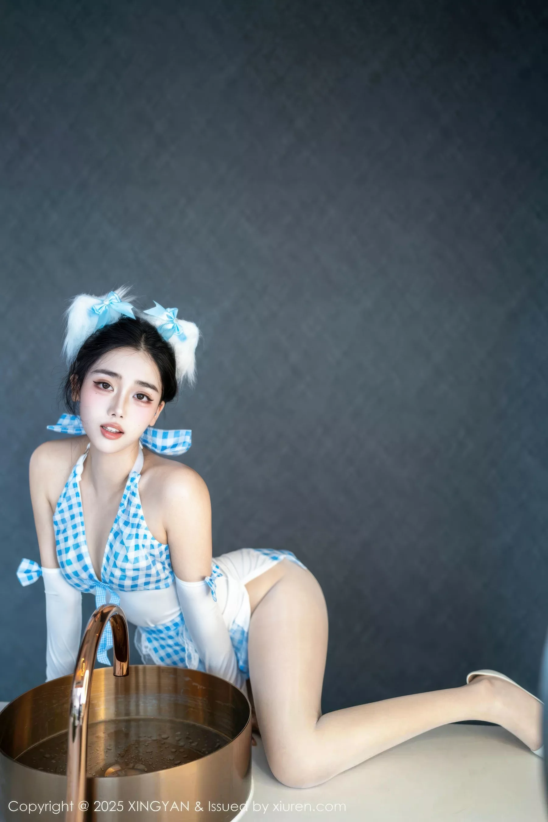 秀人集.com_[XINGYAN星颜社]VOL.399_模特阮福福性感蓝色格子裙配开档白丝秀曼妙身姿诱惑写真66P