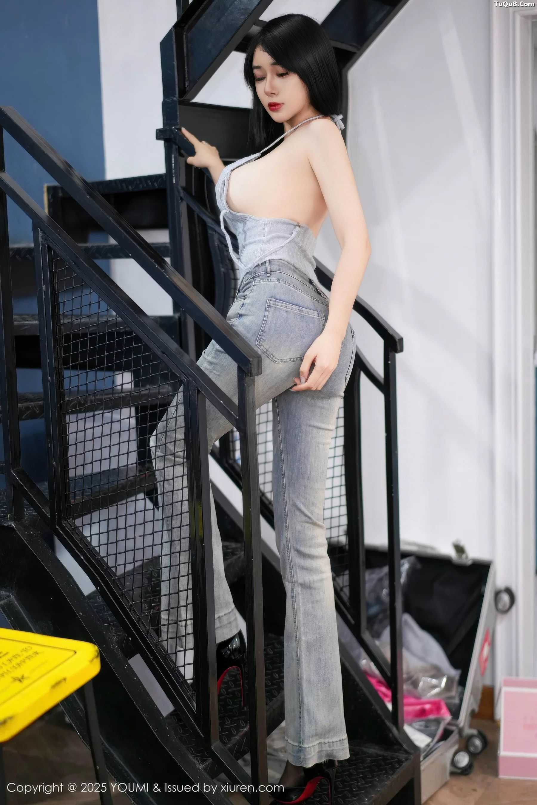 秀人集.com_[YouMi尤蜜荟]Vol.1171_模特凯竹Quinn性感灰色露背吊带配超薄黑丝秀丰腴身材诱惑写真67P