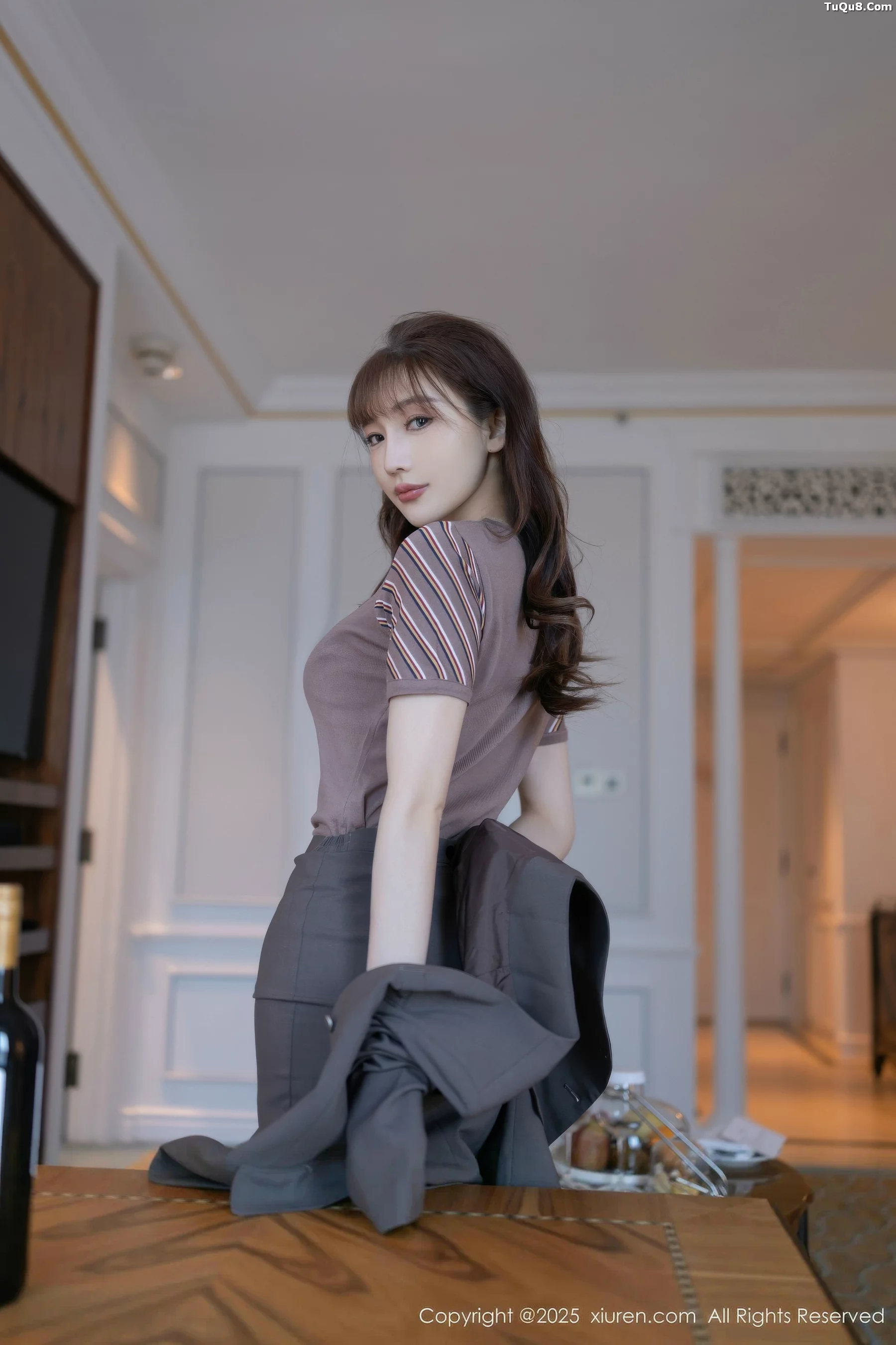 秀人集.com_[XiuRen秀人网]No.10850_模特陆萱萱性感深色OL套装露紫色蕾丝内衣秀完美身材诱惑写真78P