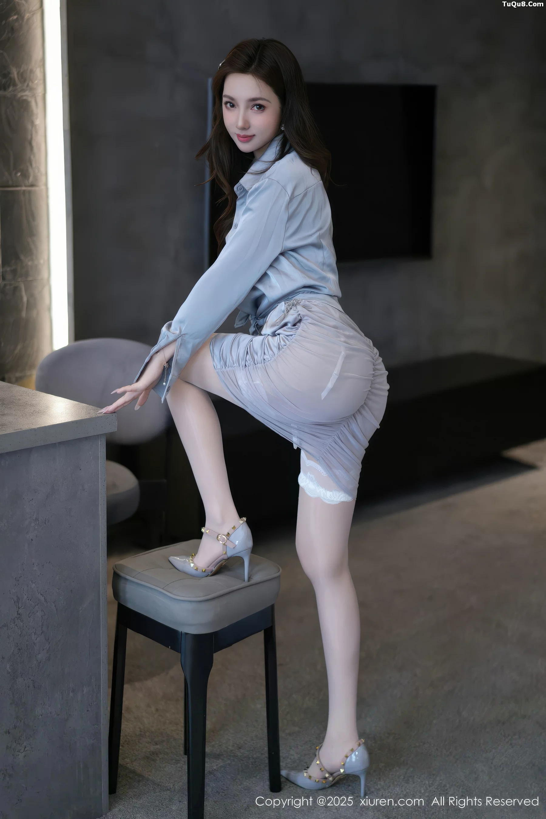 秀人集.com_[XiuRen秀人网]No.10926_模特Twins-桃桃性感浅色连衣短裙配白丝吊袜秀曼妙身姿诱惑写真70P