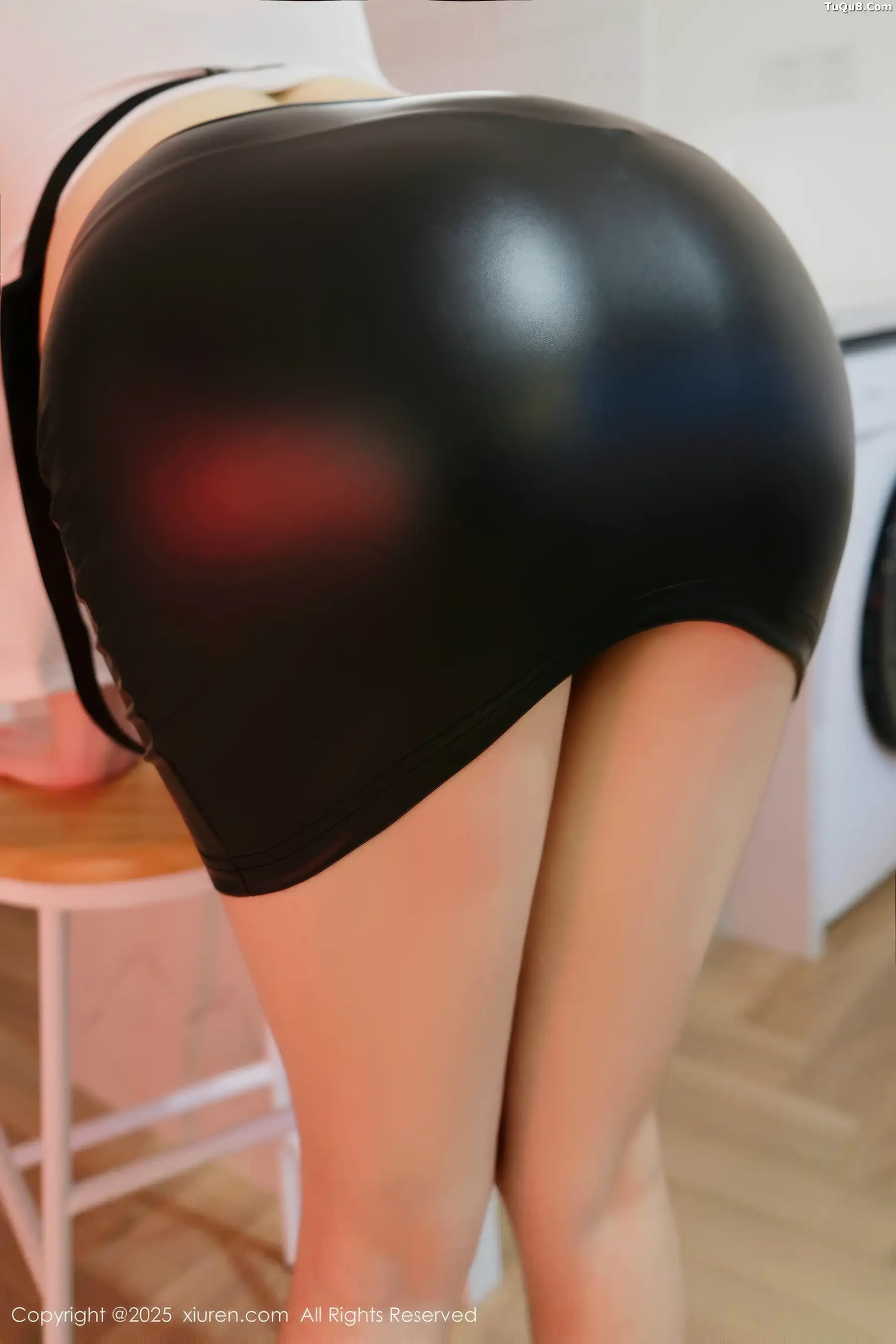 秀人集.com_[XiuRen秀人网]No.10993_新人模特福福_Thrive性感浅色T恤配黑短裙秀丰满身材诱惑写真80P